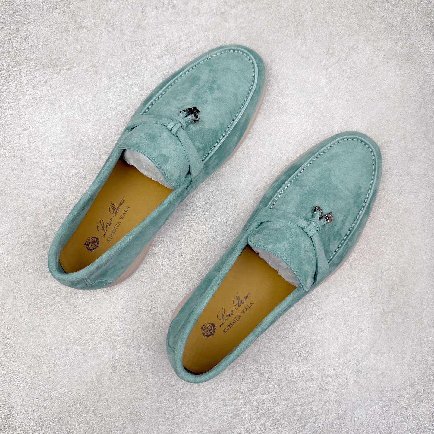 图片[3]-Brunello Cucinelli 小牛皮套脚圆头乐福鞋 Brunello Cucinelli是来自意大利的世界顶级奢侈品牌，被誉为低调奢华的“山羊绒之王”和“服装界真正的奢侈品”。很多人都知道羊绒Cashmere顶级、昂贵，一穿就脱不下来，还很容易和其他衣服相互搭配，但是，再也没有比Brunello Cucinelli 这个品牌更懂得把顶级的羊绒面料设计出一种“低调的奢华”的风格。尺码：37 38 39 40 41 42 43 44 45 46-选品中心