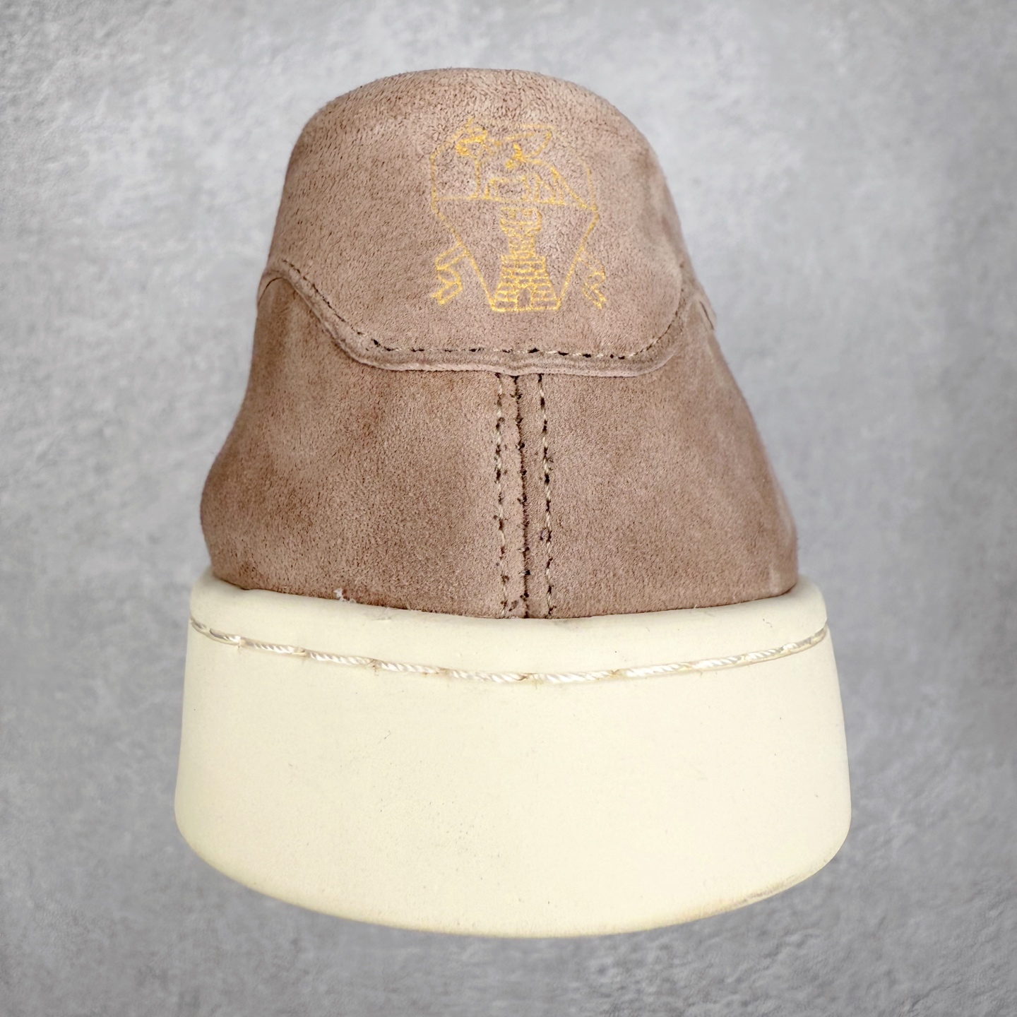 图片[8]-Brunello Cucinelli 小牛皮套脚圆头乐福鞋 Brunello Cucinelli是来自意大利的世界顶级奢侈品牌，被誉为低调奢华的“山羊绒之王”和“服装界真正的奢侈品”。很多人都知道羊绒Cashmere顶级、昂贵，一穿就脱不下来，还很容易和其他衣服相互搭配，但是，再也没有比Brunello Cucinelli 这个品牌更懂得把顶级的羊绒面料设计出一种“低调的奢华”的风格。尺码：37 38 39 40 41 42 43 44 45 46-选品中心