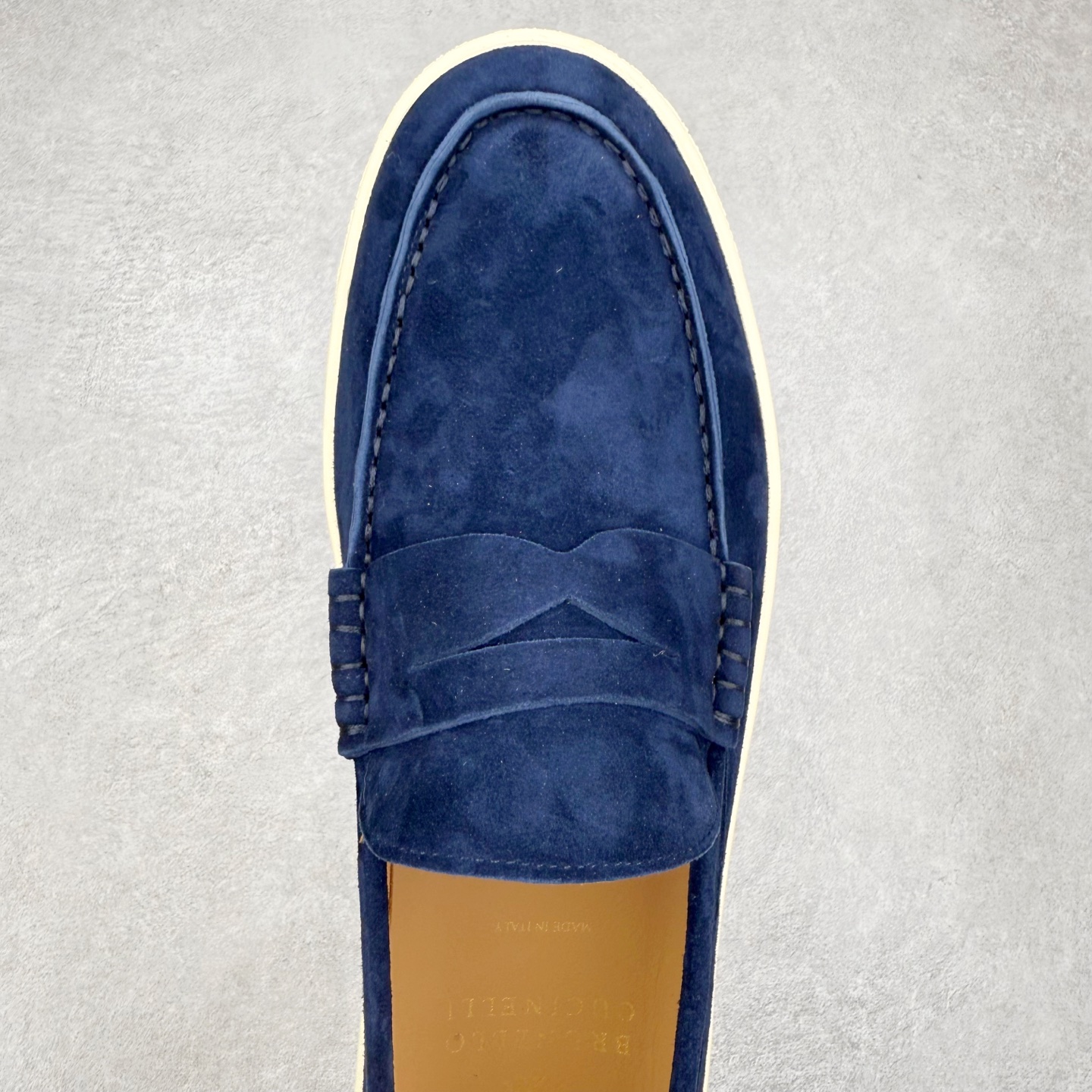 图片[4]-Brunello Cucinelli 小牛皮套脚圆头乐福鞋 Brunello Cucinelli是来自意大利的世界顶级奢侈品牌，被誉为低调奢华的“山羊绒之王”和“服装界真正的奢侈品”。很多人都知道羊绒Cashmere顶级、昂贵，一穿就脱不下来，还很容易和其他衣服相互搭配，但是，再也没有比Brunello Cucinelli 这个品牌更懂得把顶级的羊绒面料设计出一种“低调的奢华”的风格。尺码：37 38 39 40 41 42 43 44 45 46-选品中心