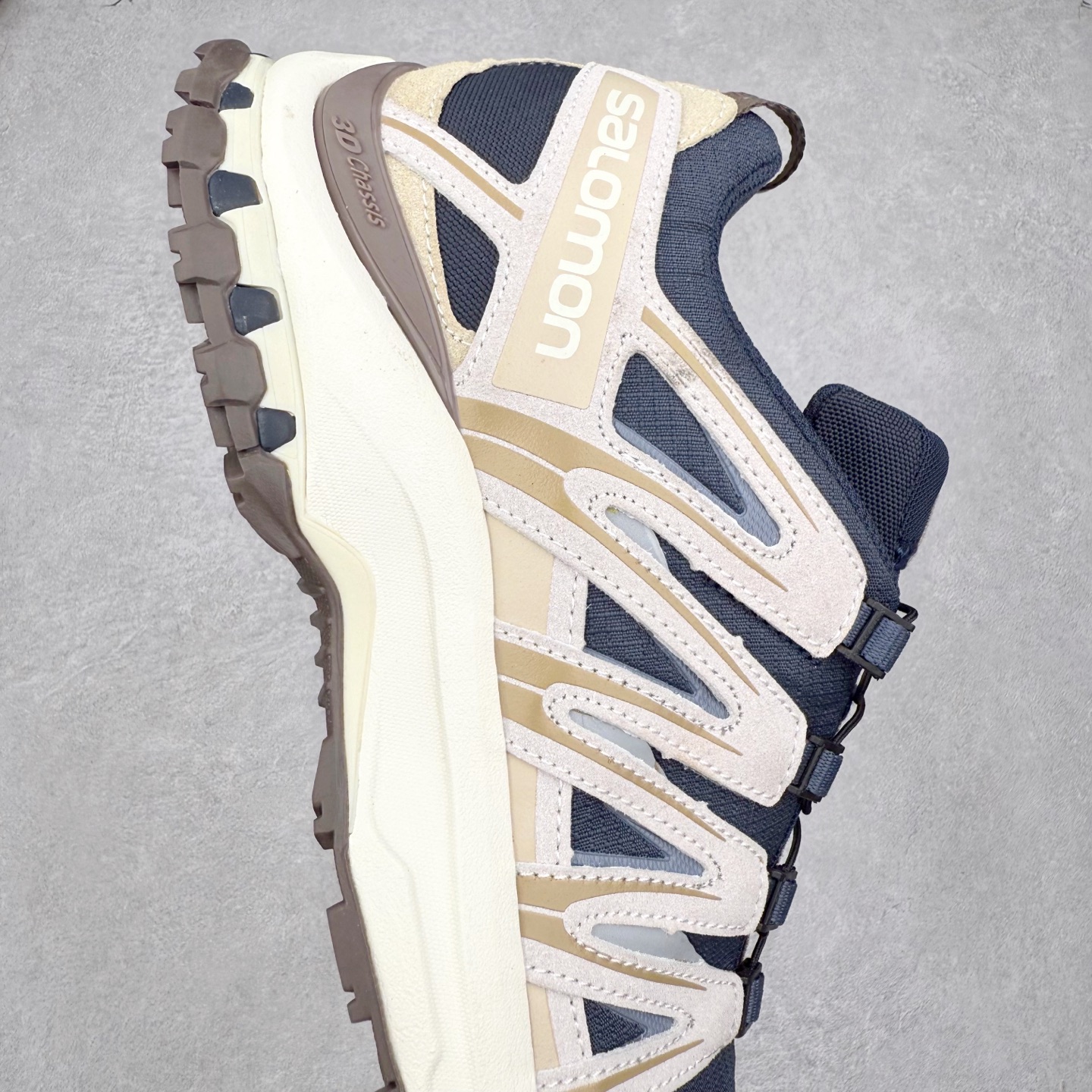 图片[6]-＃C版 SALOMON XA Pro 3D ADV 萨洛蒙潮流越野机能户外功能鞋 纯原外贸平台特供订单 耗时半年巨作 全套原纸板楦头开发 原厂特供网布配套加持 确保原汁原味 完美呈现版型 原档数据独家私模五层组合大底 原装Ortholite轻量化鞋垫 中底布带钢印编号 原厂TPU锁扣 进口港宝加持 后跟自然饱满 还原公司包裹性 鞋面采用SENSIFT贴合技术 全方位贴合包裹脚型 鞋跟部鞋底牵引设计 提供强大的抓地性能 更适应野外崎岖不平的道路 其3D ADVANCED CHASSIS底盘 材料轻量大化 钉齿设计更具稳定性 防护性 鞋底易磨损区运用CONTAGRIP高耐磨材料 应对城市硬质路面长距离跑考验 尺码：36 36.5 37.5 38 38.5 39 40 40.5 41 42 42.5 43 44 44.5 45-选品中心