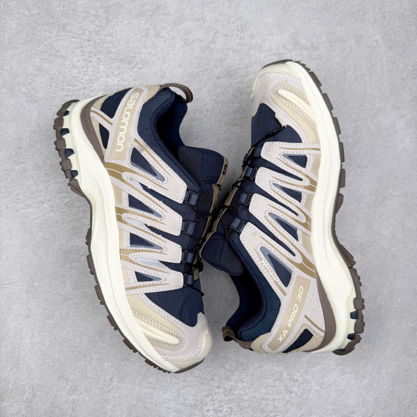 图片[3]-＃C版 SALOMON XA Pro 3D ADV 萨洛蒙潮流越野机能户外功能鞋 纯原外贸平台特供订单 耗时半年巨作 全套原纸板楦头开发 原厂特供网布配套加持 确保原汁原味 完美呈现版型 原档数据独家私模五层组合大底 原装Ortholite轻量化鞋垫 中底布带钢印编号 原厂TPU锁扣 进口港宝加持 后跟自然饱满 还原公司包裹性 鞋面采用SENSIFT贴合技术 全方位贴合包裹脚型 鞋跟部鞋底牵引设计 提供强大的抓地性能 更适应野外崎岖不平的道路 其3D ADVANCED CHASSIS底盘 材料轻量大化 钉齿设计更具稳定性 防护性 鞋底易磨损区运用CONTAGRIP高耐磨材料 应对城市硬质路面长距离跑考验 尺码：36 36.5 37.5 38 38.5 39 40 40.5 41 42 42.5 43 44 44.5 45-选品中心