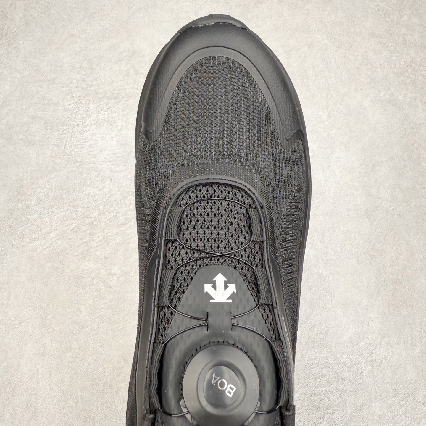 图片[4]-＃HP DESCENTE Enerzite 迪桑特舒适柔软防滑耐磨低帮休闲跑步鞋 DESCENTE（迪桑特）创立于1935年，品牌名取自法语词汇，意为“滑降”。品牌箭头标识代表滑雪的三种技术“高速直线滑行”、“穿越”和“侧滑”，也寓意品牌在打造高端专业运动产品中不断追求完美的创新精神，致力于成为中国高端专业滑雪、综训、女子、铁人三项、高尔夫的第一品牌。尺码：39 40 40.5 41 42 42.5 43 44 44.5 45-选品中心