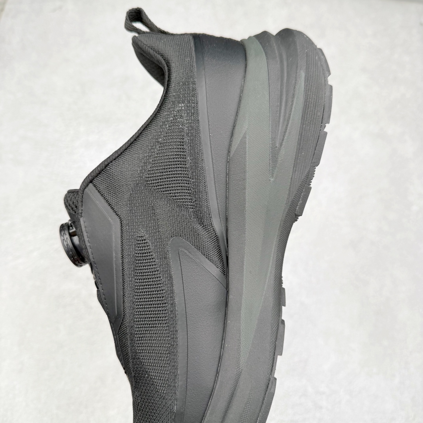 图片[7]-＃HP DESCENTE Enerzite 迪桑特舒适柔软防滑耐磨低帮休闲跑步鞋 DESCENTE（迪桑特）创立于1935年，品牌名取自法语词汇，意为“滑降”。品牌箭头标识代表滑雪的三种技术“高速直线滑行”、“穿越”和“侧滑”，也寓意品牌在打造高端专业运动产品中不断追求完美的创新精神，致力于成为中国高端专业滑雪、综训、女子、铁人三项、高尔夫的第一品牌。尺码：39 40 40.5 41 42 42.5 43 44 44.5 45-选品中心