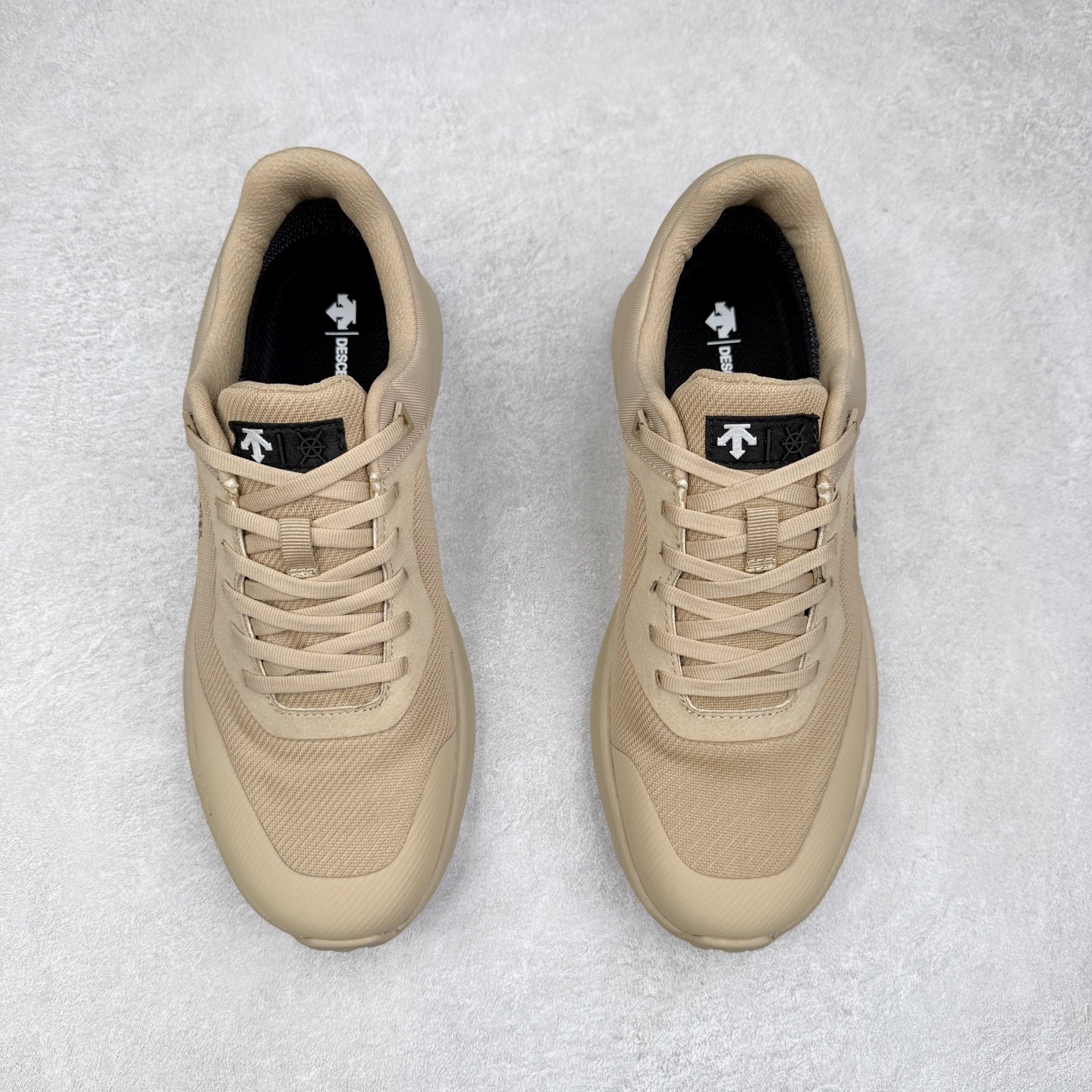 图片[2]-DESCENTE Dualis 迪桑特防水户外耐磨低帮生活休闲徒步登山鞋 DESCENTE（迪桑特）创立于1935年，品牌名取自法语词汇，意为“滑降”。品牌箭头标识代表滑雪的三种技术“高速直线滑行”、“穿越”和“侧滑”，也寓意品牌在打造高端专业运动产品中不断追求完美的创新精神，致力于成为中国高端专业滑雪、综训、女子、铁人三项、高尔夫的第一品牌。尺码：39 40 41 42 43 44 45-选品中心