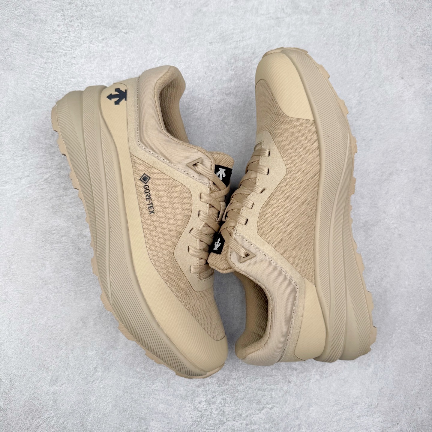 图片[3]-DESCENTE Dualis 迪桑特防水户外耐磨低帮生活休闲徒步登山鞋 DESCENTE（迪桑特）创立于1935年，品牌名取自法语词汇，意为“滑降”。品牌箭头标识代表滑雪的三种技术“高速直线滑行”、“穿越”和“侧滑”，也寓意品牌在打造高端专业运动产品中不断追求完美的创新精神，致力于成为中国高端专业滑雪、综训、女子、铁人三项、高尔夫的第一品牌。尺码：39 40 41 42 43 44 45-选品中心