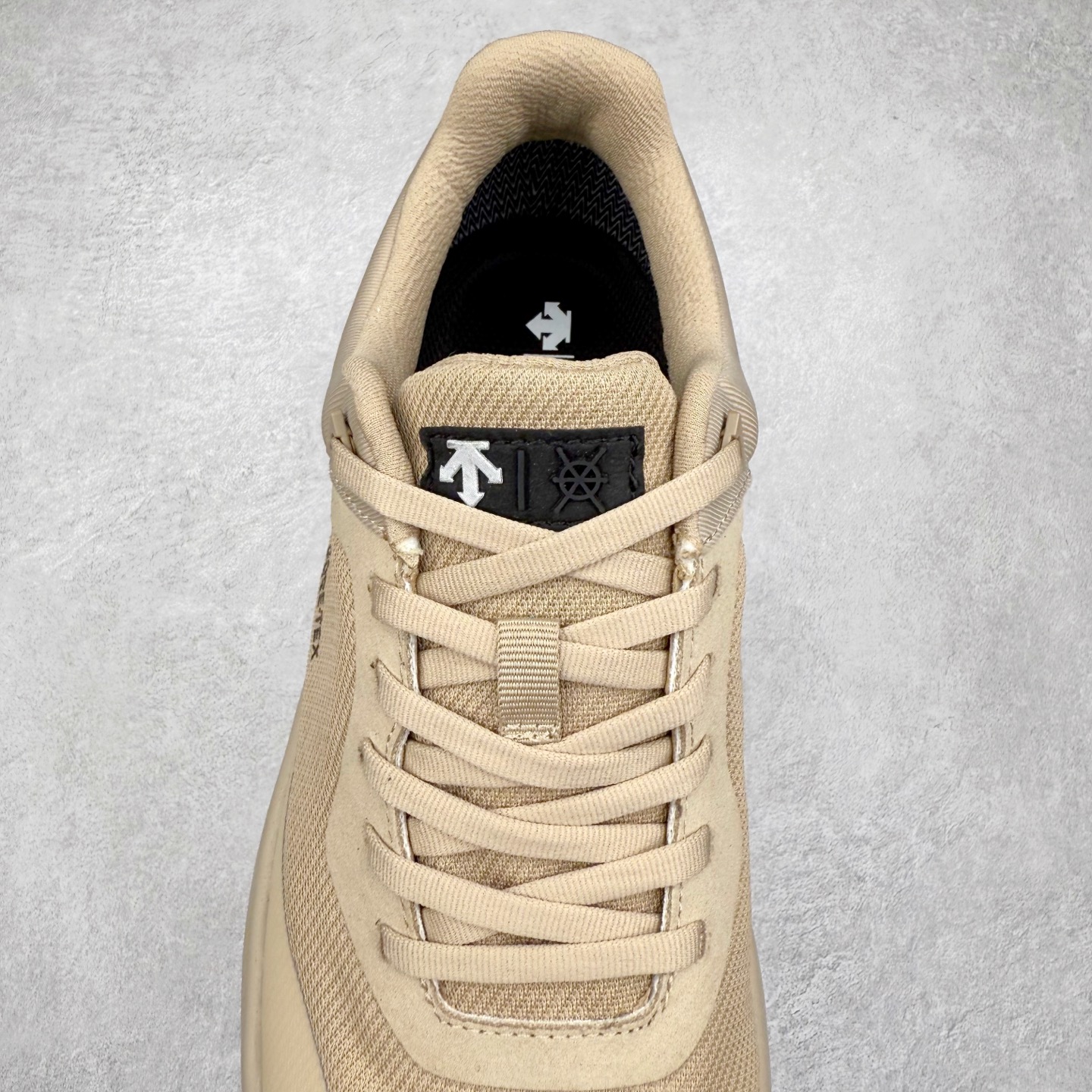 图片[5]-DESCENTE Dualis 迪桑特防水户外耐磨低帮生活休闲徒步登山鞋 DESCENTE（迪桑特）创立于1935年，品牌名取自法语词汇，意为“滑降”。品牌箭头标识代表滑雪的三种技术“高速直线滑行”、“穿越”和“侧滑”，也寓意品牌在打造高端专业运动产品中不断追求完美的创新精神，致力于成为中国高端专业滑雪、综训、女子、铁人三项、高尔夫的第一品牌。尺码：39 40 41 42 43 44 45-选品中心