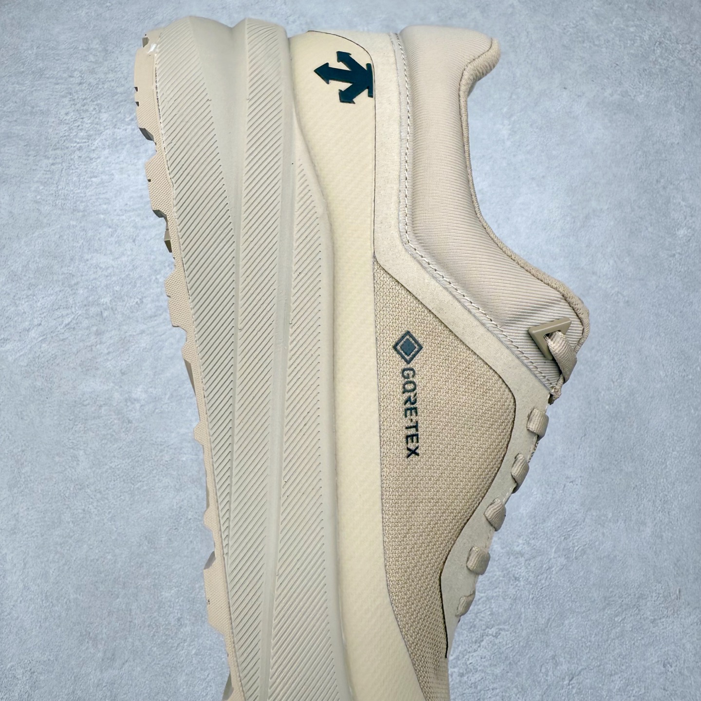 图片[6]-DESCENTE Dualis 迪桑特防水户外耐磨低帮生活休闲徒步登山鞋 DESCENTE（迪桑特）创立于1935年，品牌名取自法语词汇，意为“滑降”。品牌箭头标识代表滑雪的三种技术“高速直线滑行”、“穿越”和“侧滑”，也寓意品牌在打造高端专业运动产品中不断追求完美的创新精神，致力于成为中国高端专业滑雪、综训、女子、铁人三项、高尔夫的第一品牌。尺码：39 40 41 42 43 44 45-选品中心