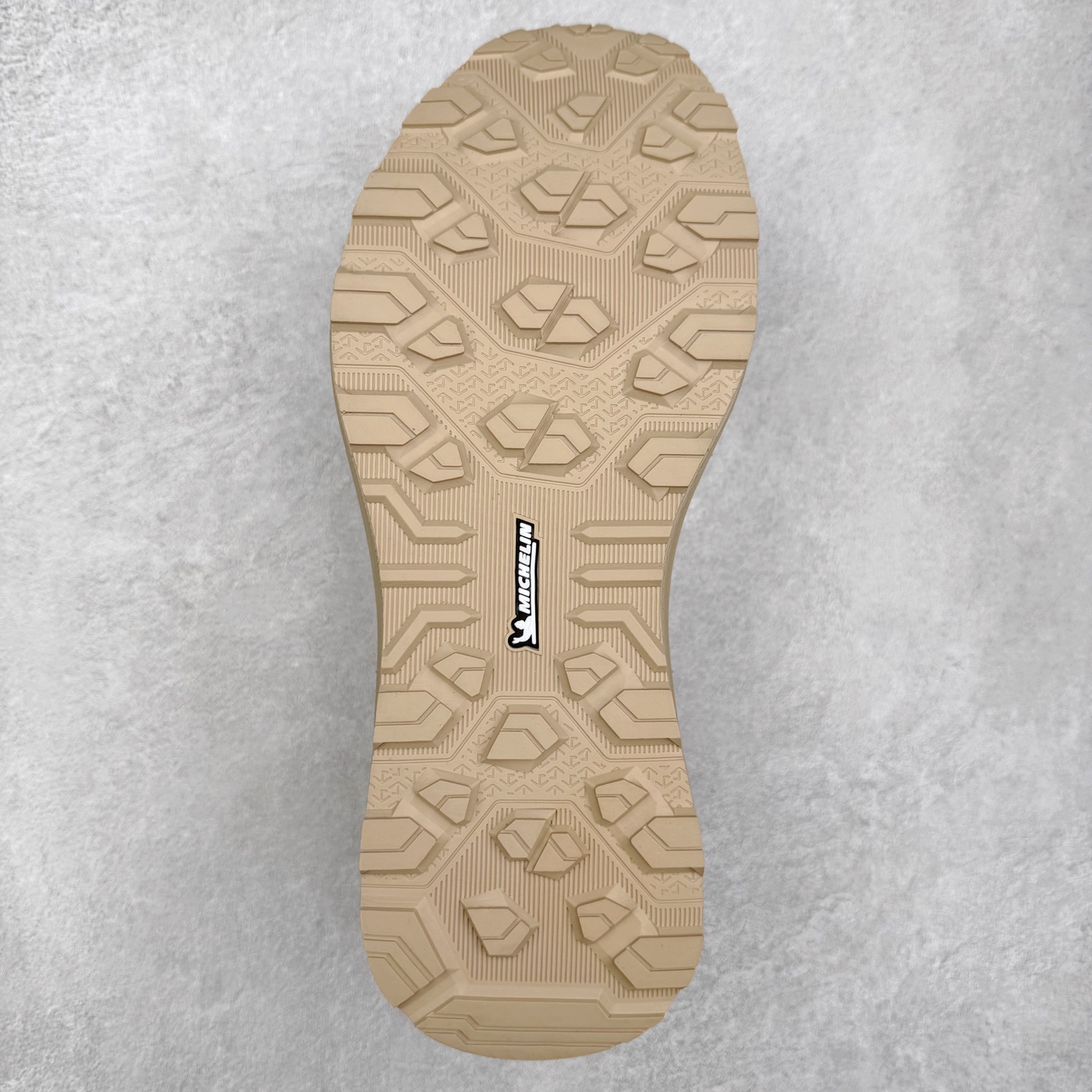 图片[9]-DESCENTE Dualis 迪桑特防水户外耐磨低帮生活休闲徒步登山鞋 DESCENTE（迪桑特）创立于1935年，品牌名取自法语词汇，意为“滑降”。品牌箭头标识代表滑雪的三种技术“高速直线滑行”、“穿越”和“侧滑”，也寓意品牌在打造高端专业运动产品中不断追求完美的创新精神，致力于成为中国高端专业滑雪、综训、女子、铁人三项、高尔夫的第一品牌。尺码：39 40 41 42 43 44 45-选品中心