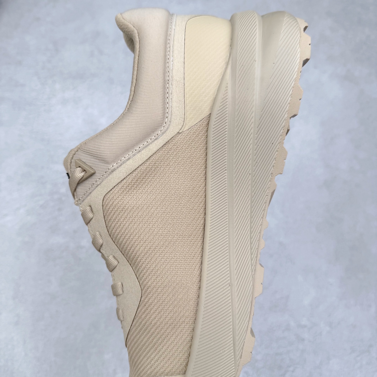 图片[7]-DESCENTE Dualis 迪桑特防水户外耐磨低帮生活休闲徒步登山鞋 DESCENTE（迪桑特）创立于1935年，品牌名取自法语词汇，意为“滑降”。品牌箭头标识代表滑雪的三种技术“高速直线滑行”、“穿越”和“侧滑”，也寓意品牌在打造高端专业运动产品中不断追求完美的创新精神，致力于成为中国高端专业滑雪、综训、女子、铁人三项、高尔夫的第一品牌。尺码：39 40 41 42 43 44 45-选品中心