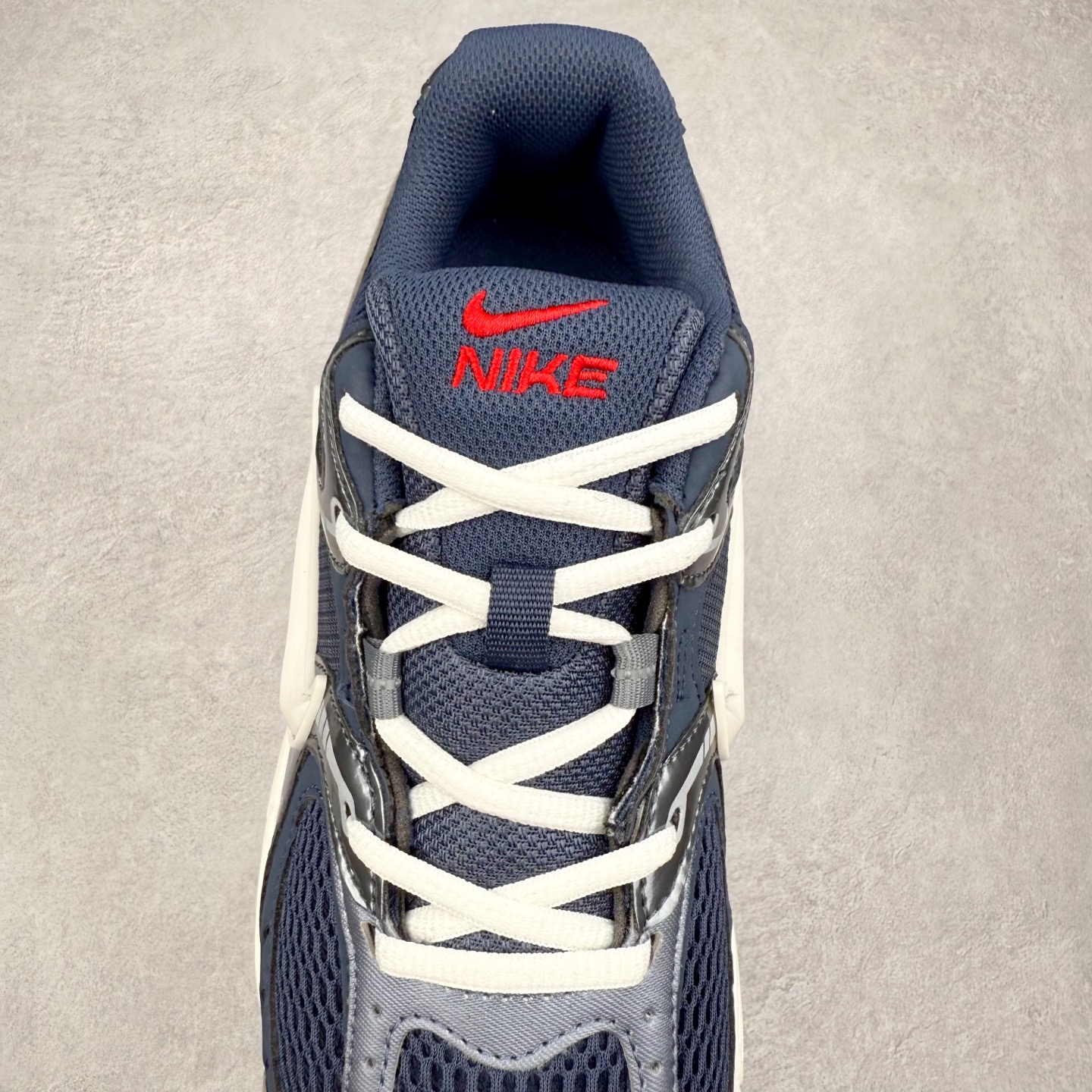 图片[5]-NK V5 RNR 舒适百搭防滑耐磨低帮跑步鞋 II6292-001 舒适有型适合日常穿着 该鞋款延续千禧年经典设计搭载泡绵中底 厚实而轻盈匠心细节巧搭立体耐克勾标志焕新演绎复古跑鞋 鞋款从千禧年美学汲取灵感 混搭多种材质突显层次感立体感和传统跑步风范 尺码：36 36.5 37.5 38 38.5 39 40 40.5 41 42 42.5 43 44 44.5 45-选品中心