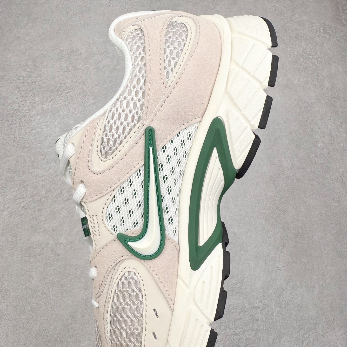 图片[7]-NK V5 RNR 舒适百搭防滑耐磨低帮跑步鞋 IH4381-437 舒适有型适合日常穿着 该鞋款延续千禧年经典设计搭载泡绵中底 厚实而轻盈匠心细节巧搭立体耐克勾标志焕新演绎复古跑鞋 鞋款从千禧年美学汲取灵感 混搭多种材质突显层次感立体感和传统跑步风范 尺码：36 36.5 37.5 38 38.5 39 40 40.5 41 42 42.5 43 44 44.5 45-选品中心