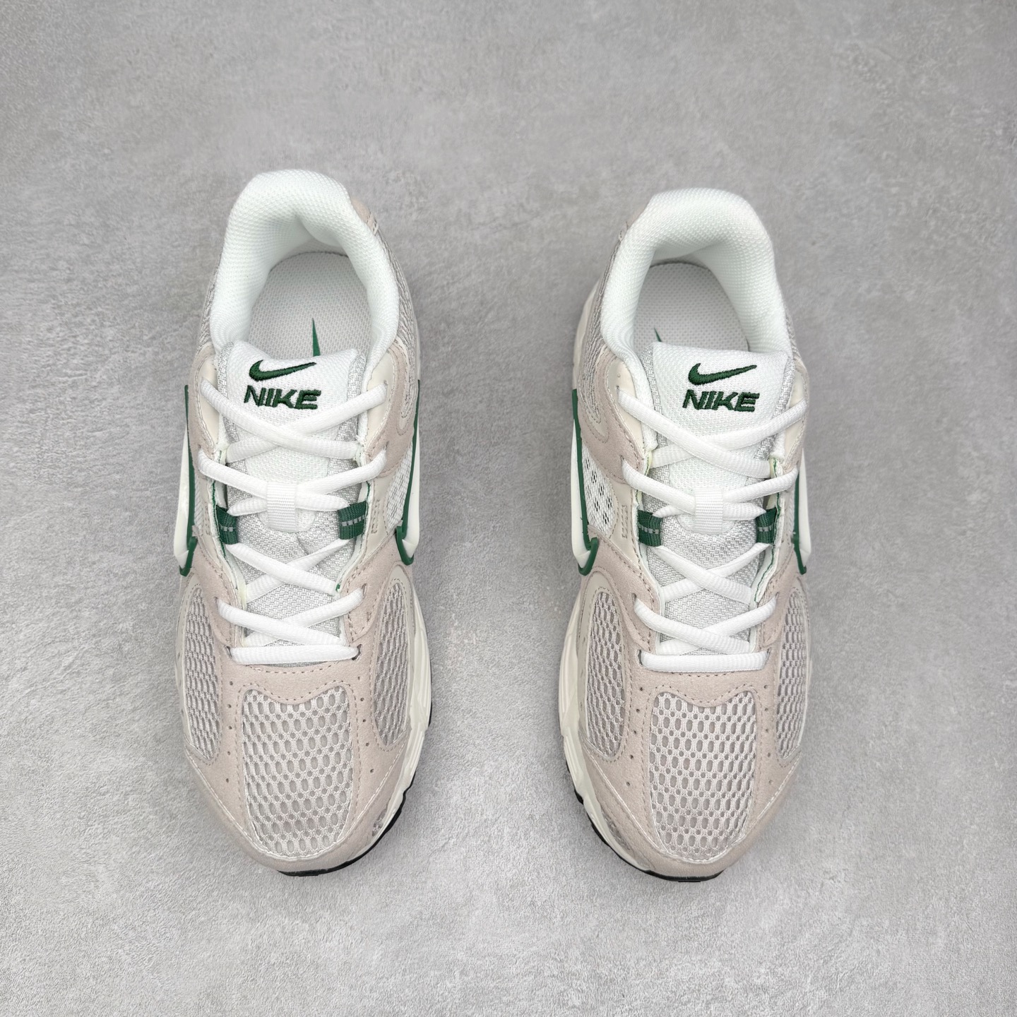 图片[2]-NK V5 RNR 舒适百搭防滑耐磨低帮跑步鞋 IH4381-437 舒适有型适合日常穿着 该鞋款延续千禧年经典设计搭载泡绵中底 厚实而轻盈匠心细节巧搭立体耐克勾标志焕新演绎复古跑鞋 鞋款从千禧年美学汲取灵感 混搭多种材质突显层次感立体感和传统跑步风范 尺码：36 36.5 37.5 38 38.5 39 40 40.5 41 42 42.5 43 44 44.5 45-选品中心