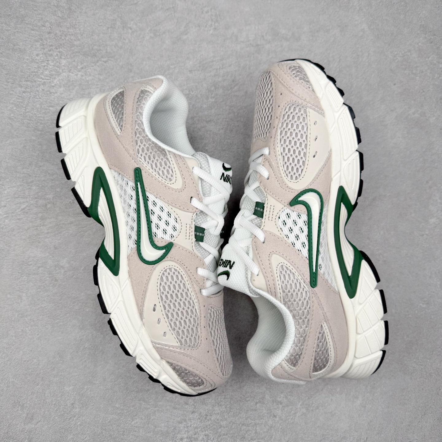 图片[3]-NK V5 RNR 舒适百搭防滑耐磨低帮跑步鞋 IH4381-437 舒适有型适合日常穿着 该鞋款延续千禧年经典设计搭载泡绵中底 厚实而轻盈匠心细节巧搭立体耐克勾标志焕新演绎复古跑鞋 鞋款从千禧年美学汲取灵感 混搭多种材质突显层次感立体感和传统跑步风范 尺码：36 36.5 37.5 38 38.5 39 40 40.5 41 42 42.5 43 44 44.5 45-选品中心