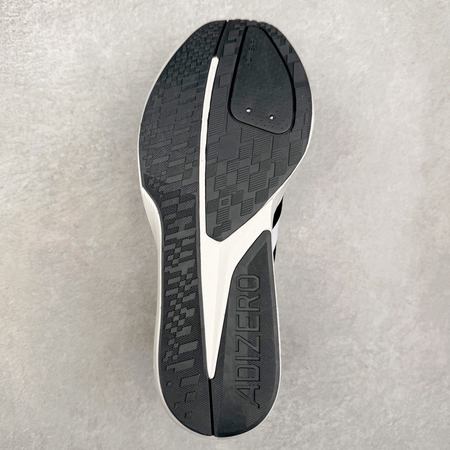 图片[9]-AD Adizero BK 夏季透气网眼竞速跑鞋 JP6528 融合Lightstrike和Lightstrike Pro技术 采用乙烯/乙酸乙烯酯(EVA)材质 打造舒适中底 含ENERGYROD能量碳柱 旨在为步伐添活力 尺码：36 36.5 37 38 38.5 39 40 40.5 41 42 42.5 43 44 44.5 45-选品中心