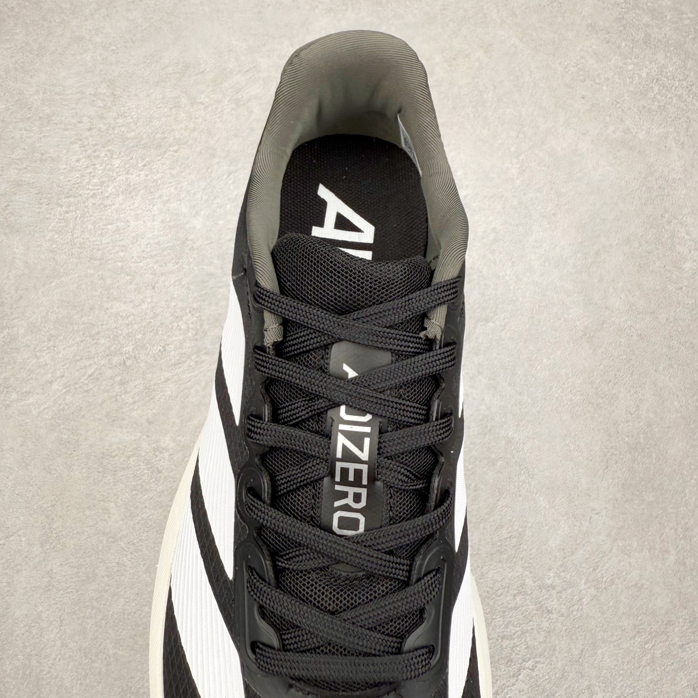 图片[5]-AD Adizero BK 夏季透气网眼竞速跑鞋 JP6528 融合Lightstrike和Lightstrike Pro技术 采用乙烯/乙酸乙烯酯(EVA)材质 打造舒适中底 含ENERGYROD能量碳柱 旨在为步伐添活力 尺码：36 36.5 37 38 38.5 39 40 40.5 41 42 42.5 43 44 44.5 45-选品中心