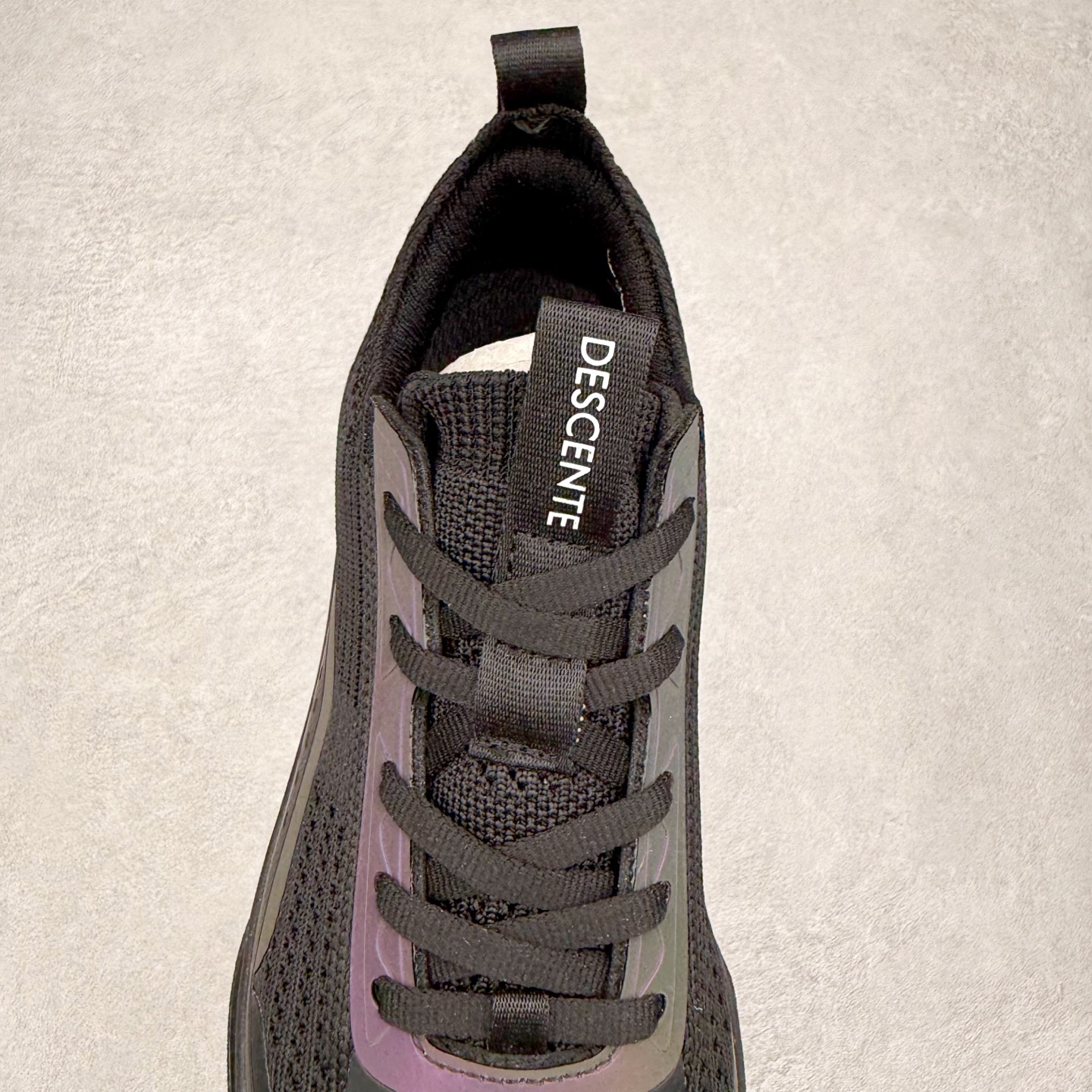 图片[5]-＃HP DESCENTE RUNNING 迪桑特系列舒适休闲运动减震透气低帮跑步鞋 DESCENTE（迪桑特）创立于1935年，品牌名取自法语词汇，意为“滑降”。品牌箭头标识代表滑雪的三种技术“高速直线滑行”、“穿越”和“侧滑”，也寓意品牌在打造高端专业运动产品中不断追求完美的创新精神，致力于成为中国高端专业滑雪、综训、女子、铁人三项、高尔夫的第一品牌。尺码：39 40 40.5 41 42 42.5 43 44 44.5 45-选品中心