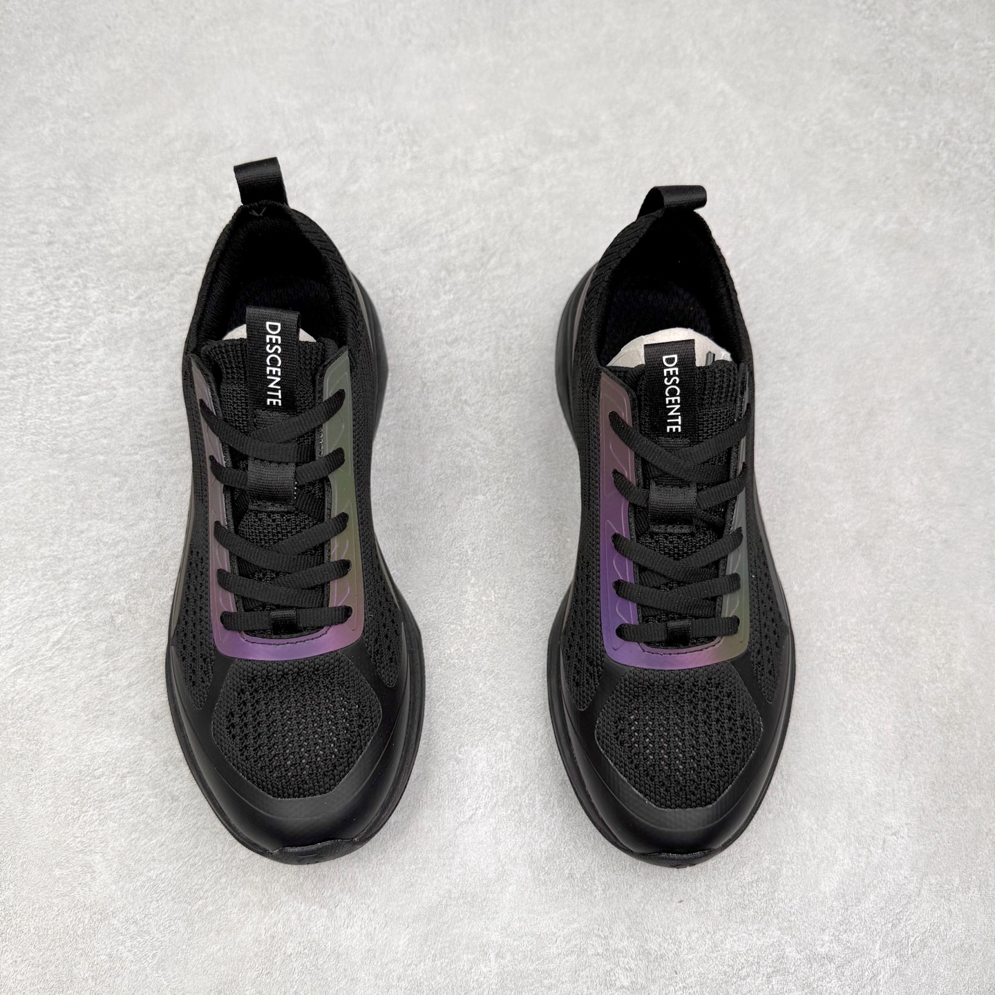 图片[2]-＃HP DESCENTE RUNNING 迪桑特系列舒适休闲运动减震透气低帮跑步鞋 DESCENTE（迪桑特）创立于1935年，品牌名取自法语词汇，意为“滑降”。品牌箭头标识代表滑雪的三种技术“高速直线滑行”、“穿越”和“侧滑”，也寓意品牌在打造高端专业运动产品中不断追求完美的创新精神，致力于成为中国高端专业滑雪、综训、女子、铁人三项、高尔夫的第一品牌。尺码：39 40 40.5 41 42 42.5 43 44 44.5 45-选品中心