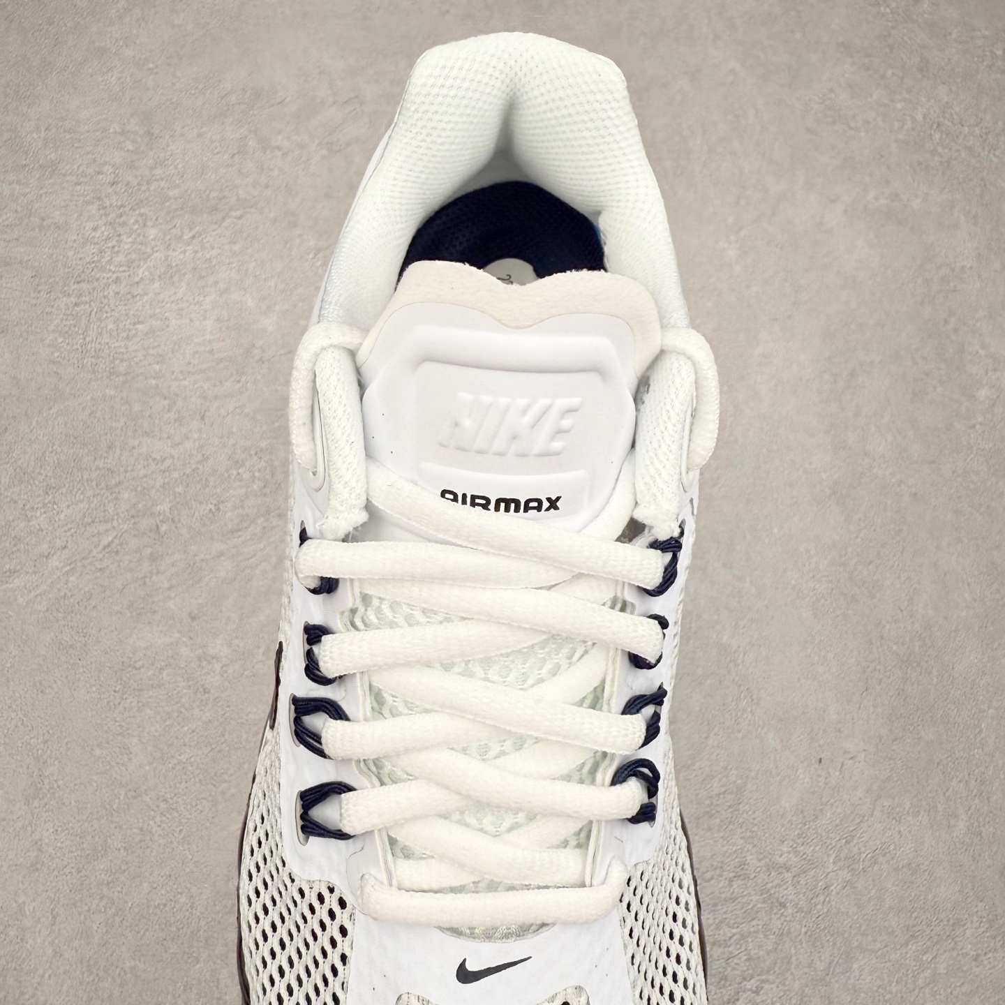 图片[5]-NK Air Max 2013 经典舒适时尚耐磨透气低帮气垫跑步鞋 HF3660-101 携时尚设计闪亮回归 出众有型 采用网眼布细节和运动风无缝覆面 助你保持清爽感受 塑就焕新造型 经典 Flywire 设计搭配经典全掌型 Max Air 缓震配置 缔造出众舒适感和支撑效果实拍调校N版已经零色差零失真 百分百还原实物色彩所见即所得 不存在货不对板色差等低级问题 选购参考实物拍摄 不混卖不参货 只用心做好货严格选品 承诺混一赔十 尺码：36 36.5 37.5 38 38.5 39 40 40.5 41 42 42.5 43 44 44.5 45 46-选品中心