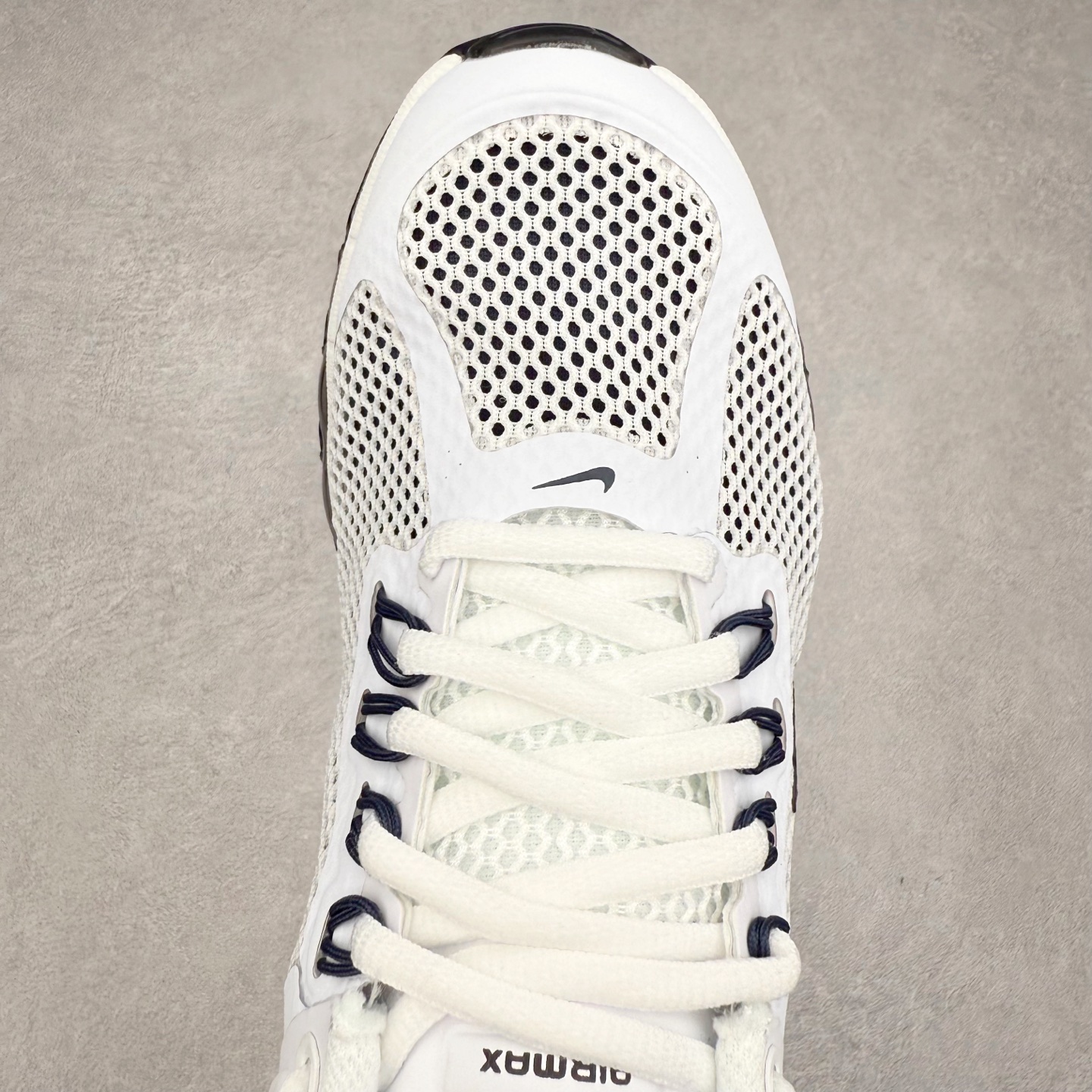 图片[4]-NK Air Max 2013 经典舒适时尚耐磨透气低帮气垫跑步鞋 HF3660-101 携时尚设计闪亮回归 出众有型 采用网眼布细节和运动风无缝覆面 助你保持清爽感受 塑就焕新造型 经典 Flywire 设计搭配经典全掌型 Max Air 缓震配置 缔造出众舒适感和支撑效果实拍调校N版已经零色差零失真 百分百还原实物色彩所见即所得 不存在货不对板色差等低级问题 选购参考实物拍摄 不混卖不参货 只用心做好货严格选品 承诺混一赔十 尺码：36 36.5 37.5 38 38.5 39 40 40.5 41 42 42.5 43 44 44.5 45 46-选品中心