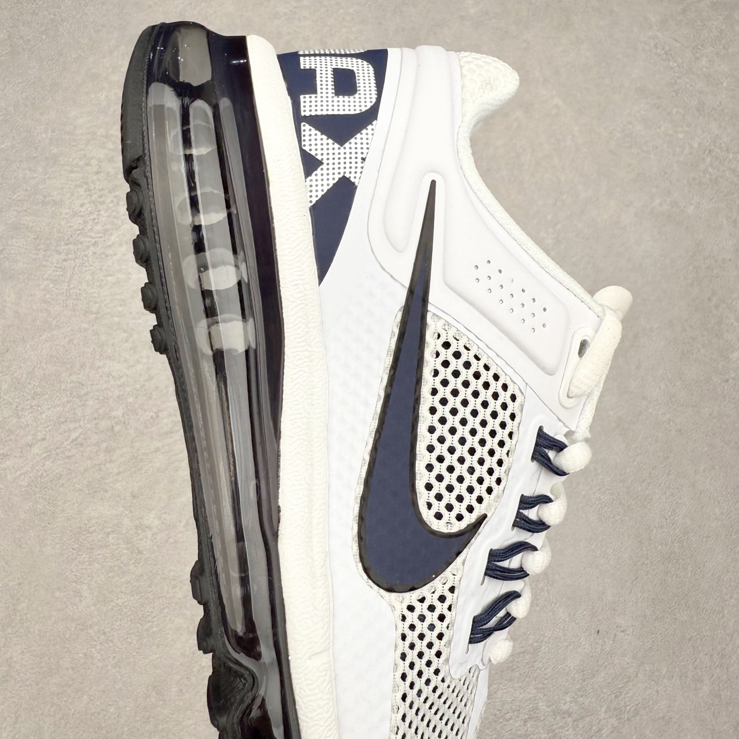 图片[6]-NK Air Max 2013 经典舒适时尚耐磨透气低帮气垫跑步鞋 HF3660-101 携时尚设计闪亮回归 出众有型 采用网眼布细节和运动风无缝覆面 助你保持清爽感受 塑就焕新造型 经典 Flywire 设计搭配经典全掌型 Max Air 缓震配置 缔造出众舒适感和支撑效果实拍调校N版已经零色差零失真 百分百还原实物色彩所见即所得 不存在货不对板色差等低级问题 选购参考实物拍摄 不混卖不参货 只用心做好货严格选品 承诺混一赔十 尺码：36 36.5 37.5 38 38.5 39 40 40.5 41 42 42.5 43 44 44.5 45 46-选品中心