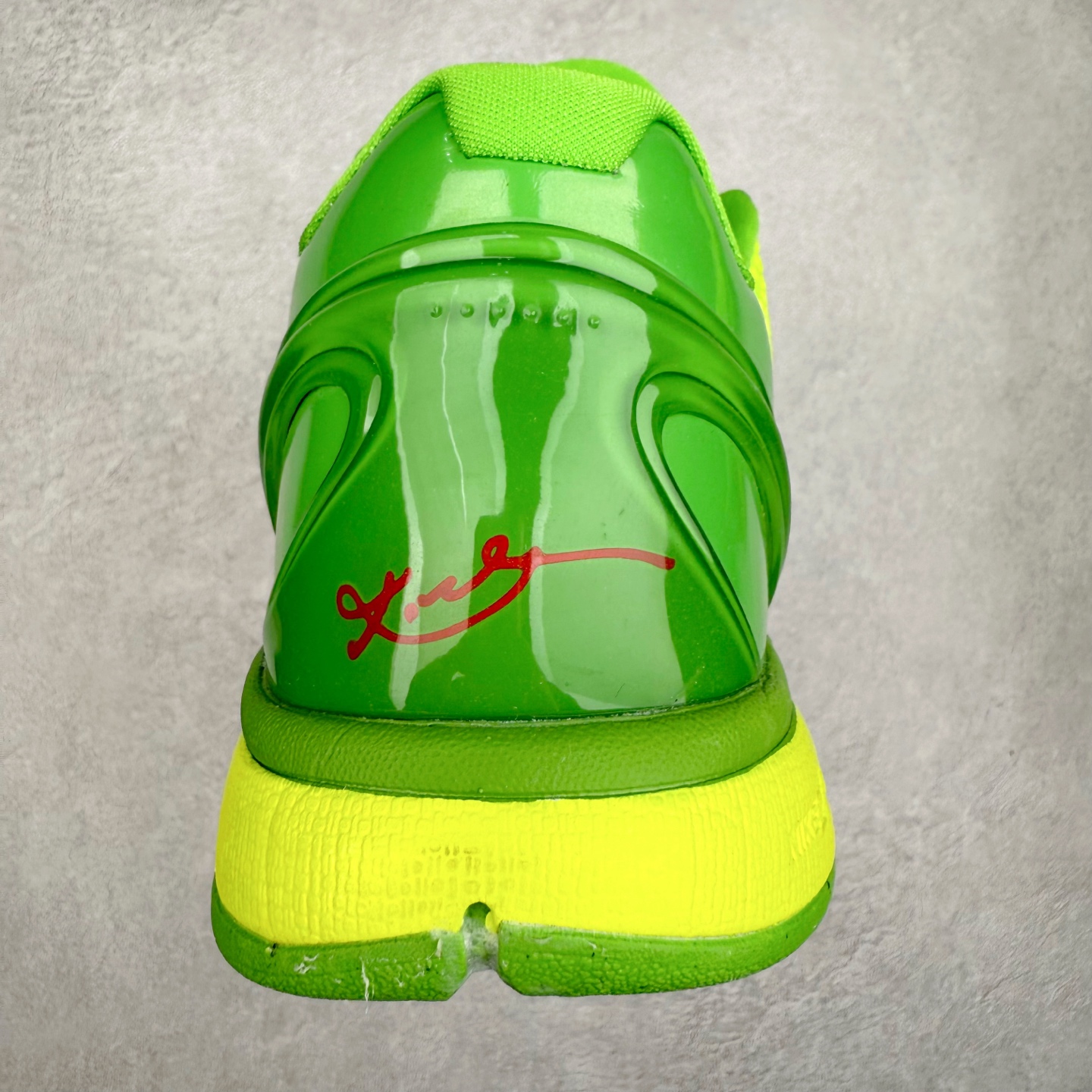 图片[8]-＃福利特价 NK Kobe 6 Protro 科比6代专业实战篮球鞋 采用了复合式的鞋面 内层为透气网面 中层加载Fly wire科技 而外层则用聚氨酯岛状结构塑造出非常逼真的蛇麟纹路 多层的鞋面结构带来了更好的透气性和更有针对性的保护 加入了双层记忆海绵鞋垫 可根据球员脚形自动调节以提高合脚度 使脚感更加柔软舒适 赋予球员非一般的球场舒适感受 实拍调校N版已经零色差零失真 百分百还原实物色彩所见即所得 不存在货不对板色差等低级问题 选购参考实物拍摄 不混卖不参货 只用心做好货严格选品 承诺混一赔十 尺码：36 36.5 37.5 38 38.5 39 40 40.5 41 42 42.5 43 44 44.5 45 46-选品中心