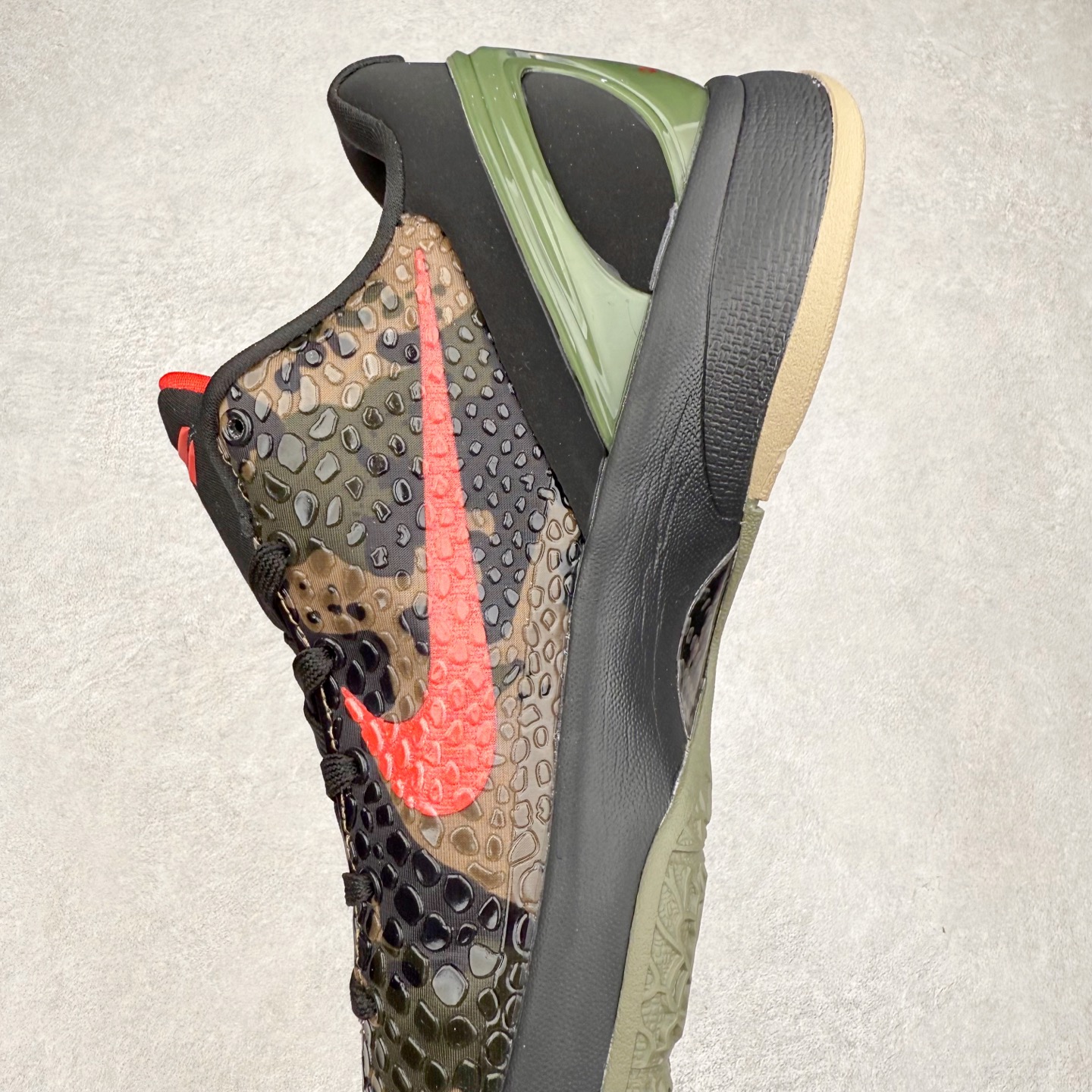 图片[7]-＃福利特价 NK Kobe 6 Protro 科比6代专业实战篮球鞋 采用了复合式的鞋面 内层为透气网面 中层加载Fly wire科技 而外层则用聚氨酯岛状结构塑造出非常逼真的蛇麟纹路 多层的鞋面结构带来了更好的透气性和更有针对性的保护 加入了双层记忆海绵鞋垫 可根据球员脚形自动调节以提高合脚度 使脚感更加柔软舒适 赋予球员非一般的球场舒适感受 实拍调校N版已经零色差零失真 百分百还原实物色彩所见即所得 不存在货不对板色差等低级问题 选购参考实物拍摄 不混卖不参货 只用心做好货严格选品 承诺混一赔十 尺码：36 36.5 37.5 38 38.5 39 40 40.5 41 42 42.5 43 44 44.5 45 46-选品中心