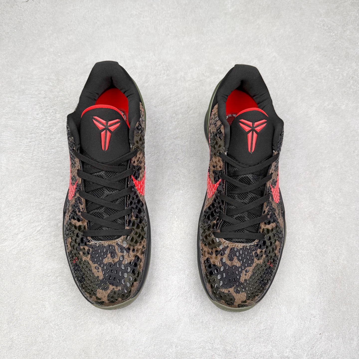 图片[2]-＃福利特价 NK Kobe 6 Protro 科比6代专业实战篮球鞋 采用了复合式的鞋面 内层为透气网面 中层加载Fly wire科技 而外层则用聚氨酯岛状结构塑造出非常逼真的蛇麟纹路 多层的鞋面结构带来了更好的透气性和更有针对性的保护 加入了双层记忆海绵鞋垫 可根据球员脚形自动调节以提高合脚度 使脚感更加柔软舒适 赋予球员非一般的球场舒适感受 实拍调校N版已经零色差零失真 百分百还原实物色彩所见即所得 不存在货不对板色差等低级问题 选购参考实物拍摄 不混卖不参货 只用心做好货严格选品 承诺混一赔十 尺码：36 36.5 37.5 38 38.5 39 40 40.5 41 42 42.5 43 44 44.5 45 46-选品中心