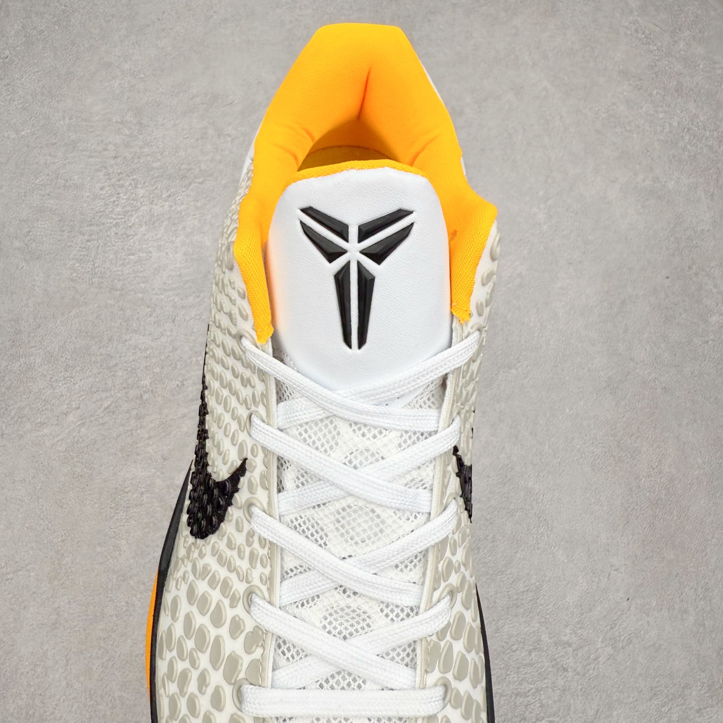 图片[5]-＃福利特价 NK Kobe 6 Protro 科比6代专业实战篮球鞋 采用了复合式的鞋面 内层为透气网面 中层加载Fly wire科技 而外层则用聚氨酯岛状结构塑造出非常逼真的蛇麟纹路 多层的鞋面结构带来了更好的透气性和更有针对性的保护 加入了双层记忆海绵鞋垫 可根据球员脚形自动调节以提高合脚度 使脚感更加柔软舒适 赋予球员非一般的球场舒适感受 实拍调校N版已经零色差零失真 百分百还原实物色彩所见即所得 不存在货不对板色差等低级问题 选购参考实物拍摄 不混卖不参货 只用心做好货严格选品 承诺混一赔十 尺码：36 36.5 37.5 38 38.5 39 40 40.5 41 42 42.5 43 44 44.5 45 46-选品中心