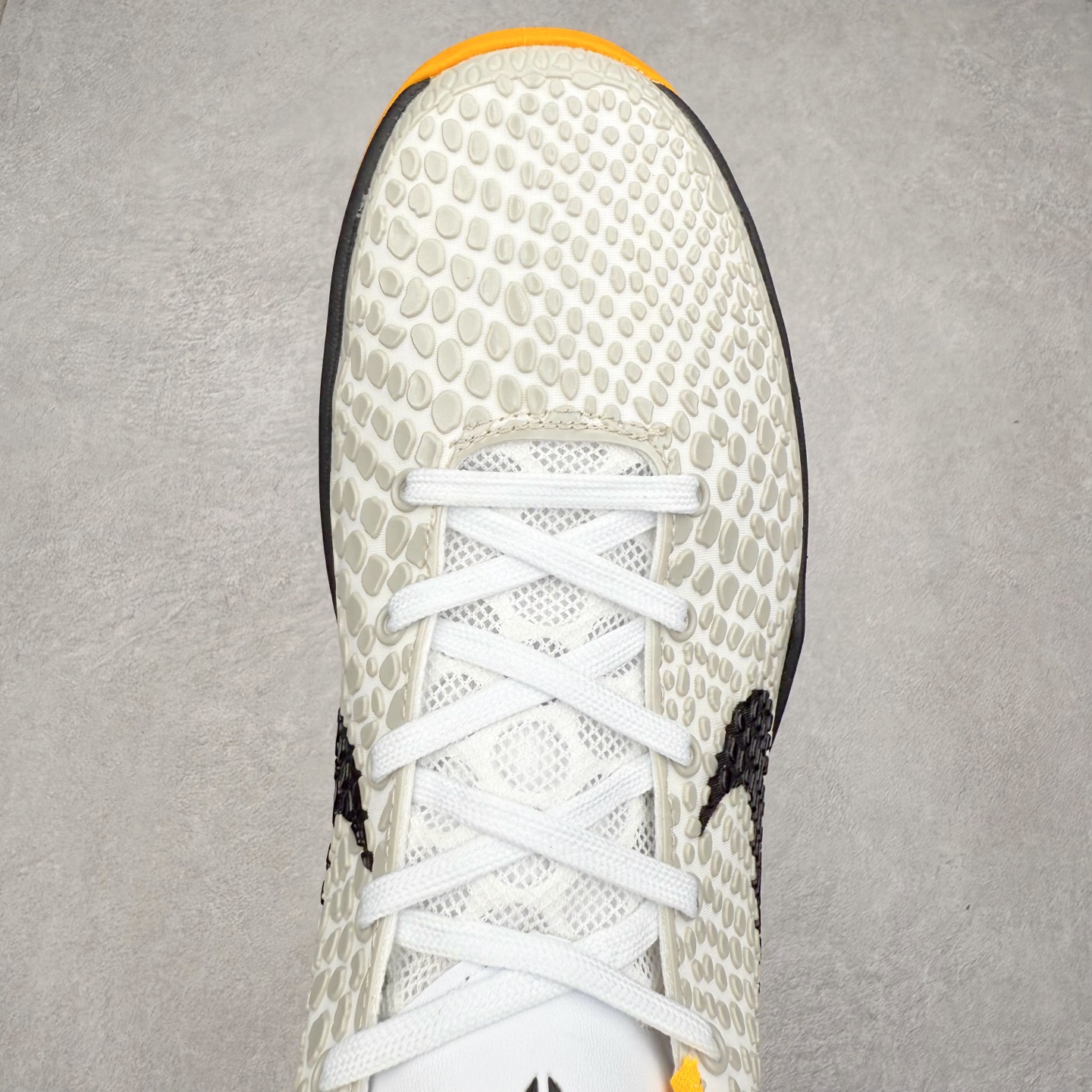 图片[4]-＃福利特价 NK Kobe 6 Protro 科比6代专业实战篮球鞋 采用了复合式的鞋面 内层为透气网面 中层加载Fly wire科技 而外层则用聚氨酯岛状结构塑造出非常逼真的蛇麟纹路 多层的鞋面结构带来了更好的透气性和更有针对性的保护 加入了双层记忆海绵鞋垫 可根据球员脚形自动调节以提高合脚度 使脚感更加柔软舒适 赋予球员非一般的球场舒适感受 实拍调校N版已经零色差零失真 百分百还原实物色彩所见即所得 不存在货不对板色差等低级问题 选购参考实物拍摄 不混卖不参货 只用心做好货严格选品 承诺混一赔十 尺码：36 36.5 37.5 38 38.5 39 40 40.5 41 42 42.5 43 44 44.5 45 46-选品中心