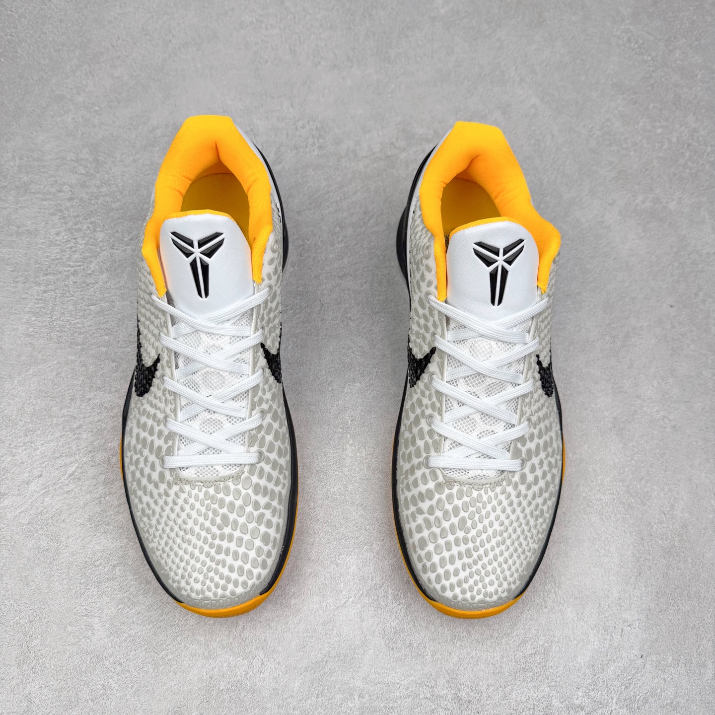 图片[2]-＃福利特价 NK Kobe 6 Protro 科比6代专业实战篮球鞋 采用了复合式的鞋面 内层为透气网面 中层加载Fly wire科技 而外层则用聚氨酯岛状结构塑造出非常逼真的蛇麟纹路 多层的鞋面结构带来了更好的透气性和更有针对性的保护 加入了双层记忆海绵鞋垫 可根据球员脚形自动调节以提高合脚度 使脚感更加柔软舒适 赋予球员非一般的球场舒适感受 实拍调校N版已经零色差零失真 百分百还原实物色彩所见即所得 不存在货不对板色差等低级问题 选购参考实物拍摄 不混卖不参货 只用心做好货严格选品 承诺混一赔十 尺码：36 36.5 37.5 38 38.5 39 40 40.5 41 42 42.5 43 44 44.5 45 46-选品中心