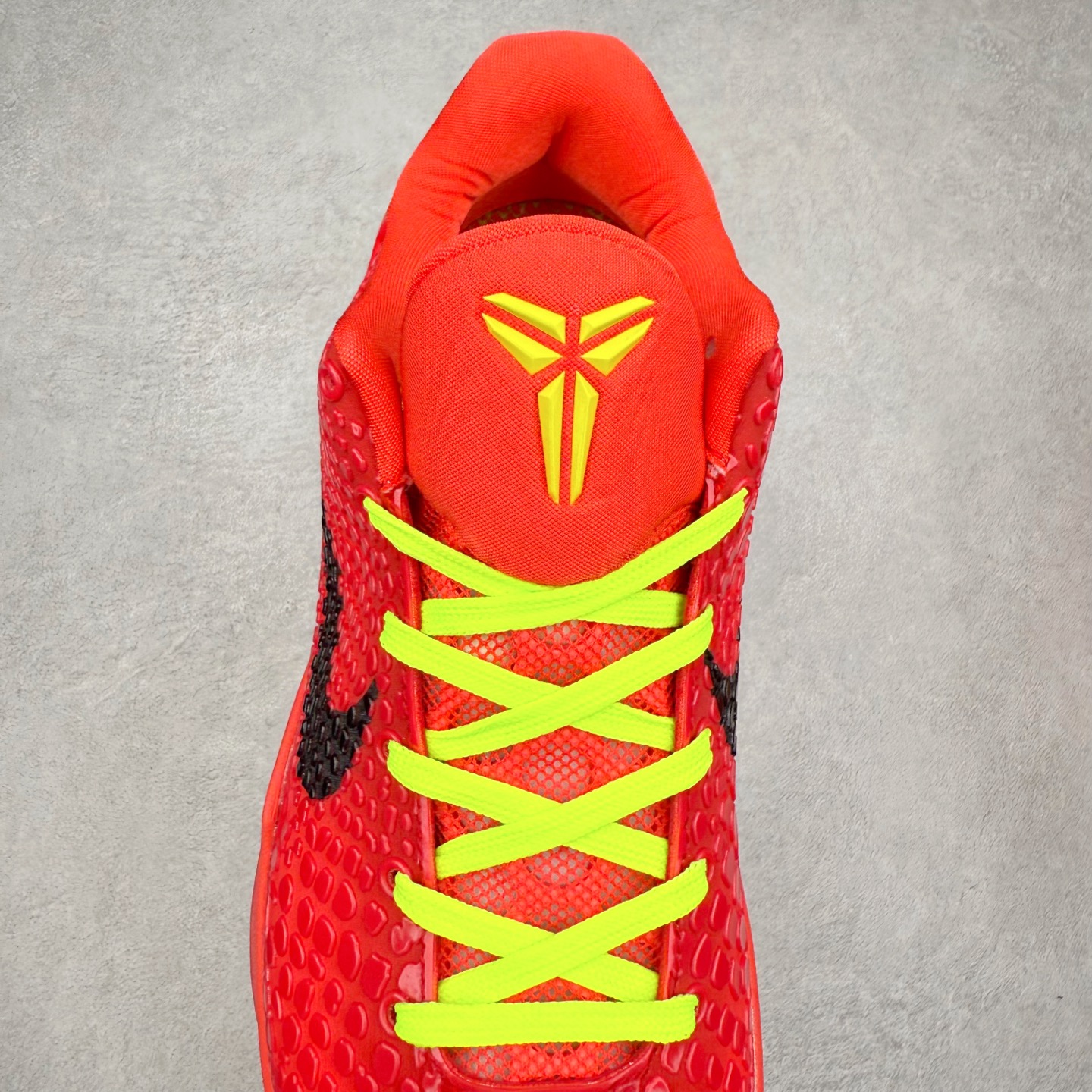 图片[5]-＃福利特价 NK Kobe 6 Protro 科比6代专业实战篮球鞋 采用了复合式的鞋面 内层为透气网面 中层加载Fly wire科技 而外层则用聚氨酯岛状结构塑造出非常逼真的蛇麟纹路 多层的鞋面结构带来了更好的透气性和更有针对性的保护 加入了双层记忆海绵鞋垫 可根据球员脚形自动调节以提高合脚度 使脚感更加柔软舒适 赋予球员非一般的球场舒适感受 实拍调校N版已经零色差零失真 百分百还原实物色彩所见即所得 不存在货不对板色差等低级问题 选购参考实物拍摄 不混卖不参货 只用心做好货严格选品 承诺混一赔十 尺码：36 36.5 37.5 38 38.5 39 40 40.5 41 42 42.5 43 44 44.5 45 46-选品中心