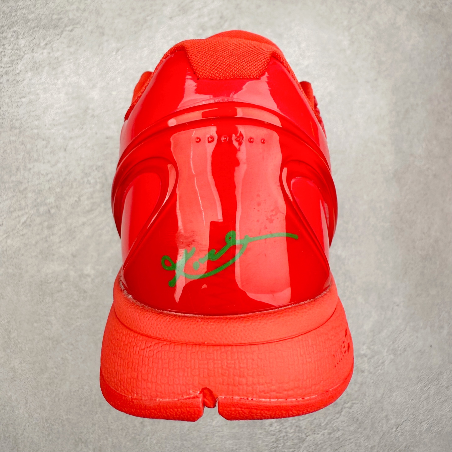 图片[8]-＃福利特价 NK Kobe 6 Protro 科比6代专业实战篮球鞋 采用了复合式的鞋面 内层为透气网面 中层加载Fly wire科技 而外层则用聚氨酯岛状结构塑造出非常逼真的蛇麟纹路 多层的鞋面结构带来了更好的透气性和更有针对性的保护 加入了双层记忆海绵鞋垫 可根据球员脚形自动调节以提高合脚度 使脚感更加柔软舒适 赋予球员非一般的球场舒适感受 实拍调校N版已经零色差零失真 百分百还原实物色彩所见即所得 不存在货不对板色差等低级问题 选购参考实物拍摄 不混卖不参货 只用心做好货严格选品 承诺混一赔十 尺码：36 36.5 37.5 38 38.5 39 40 40.5 41 42 42.5 43 44 44.5 45 46-选品中心