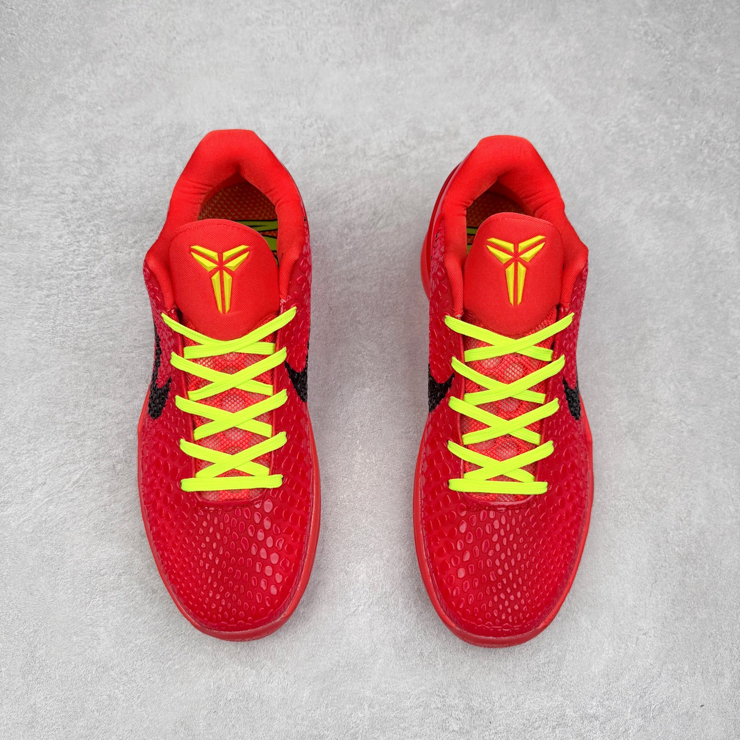 图片[2]-＃福利特价 NK Kobe 6 Protro 科比6代专业实战篮球鞋 采用了复合式的鞋面 内层为透气网面 中层加载Fly wire科技 而外层则用聚氨酯岛状结构塑造出非常逼真的蛇麟纹路 多层的鞋面结构带来了更好的透气性和更有针对性的保护 加入了双层记忆海绵鞋垫 可根据球员脚形自动调节以提高合脚度 使脚感更加柔软舒适 赋予球员非一般的球场舒适感受 实拍调校N版已经零色差零失真 百分百还原实物色彩所见即所得 不存在货不对板色差等低级问题 选购参考实物拍摄 不混卖不参货 只用心做好货严格选品 承诺混一赔十 尺码：36 36.5 37.5 38 38.5 39 40 40.5 41 42 42.5 43 44 44.5 45 46-选品中心