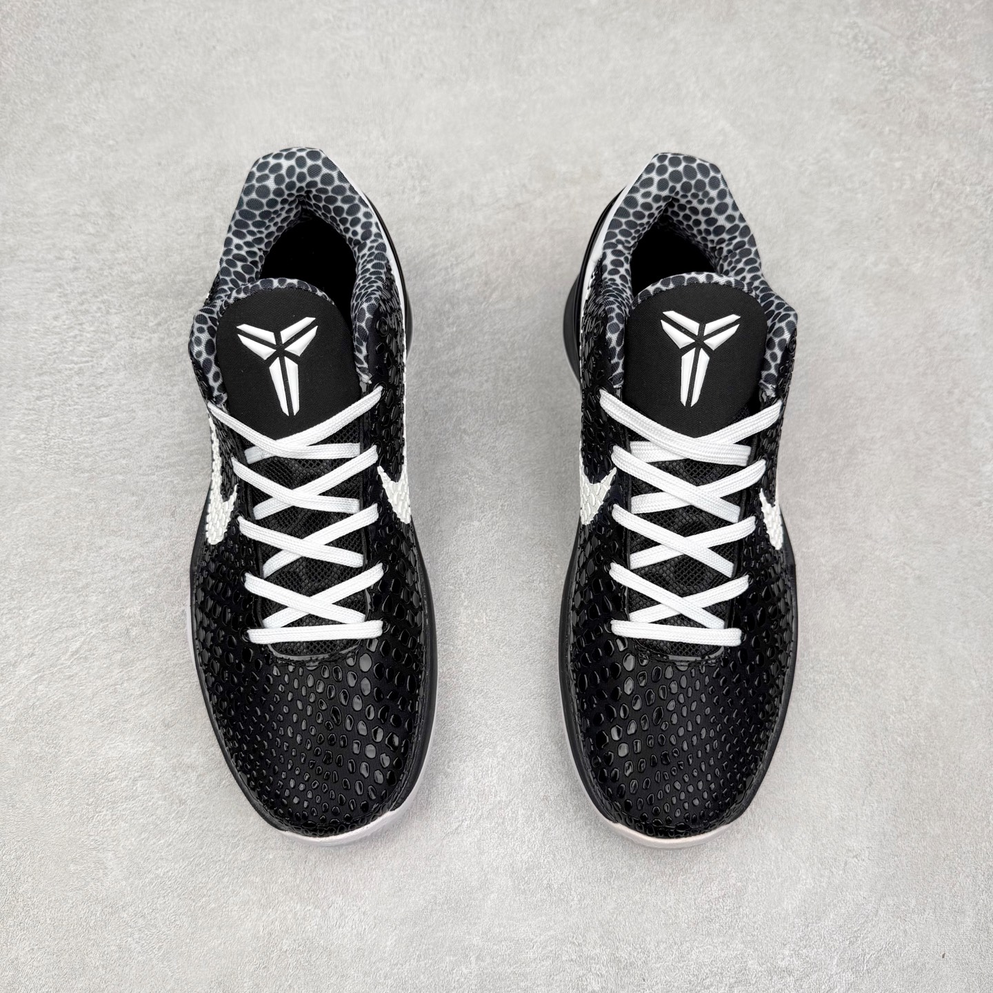 图片[2]-＃福利特价 NK Kobe 6 Protro 科比6代专业实战篮球鞋 采用了复合式的鞋面 内层为透气网面 中层加载Fly wire科技 而外层则用聚氨酯岛状结构塑造出非常逼真的蛇麟纹路 多层的鞋面结构带来了更好的透气性和更有针对性的保护 加入了双层记忆海绵鞋垫 可根据球员脚形自动调节以提高合脚度 使脚感更加柔软舒适 赋予球员非一般的球场舒适感受 实拍调校N版已经零色差零失真 百分百还原实物色彩所见即所得 不存在货不对板色差等低级问题 选购参考实物拍摄 不混卖不参货 只用心做好货严格选品 承诺混一赔十 尺码：36 36.5 37.5 38 38.5 39 40 40.5 41 42 42.5 43 44 44.5 45 46-选品中心