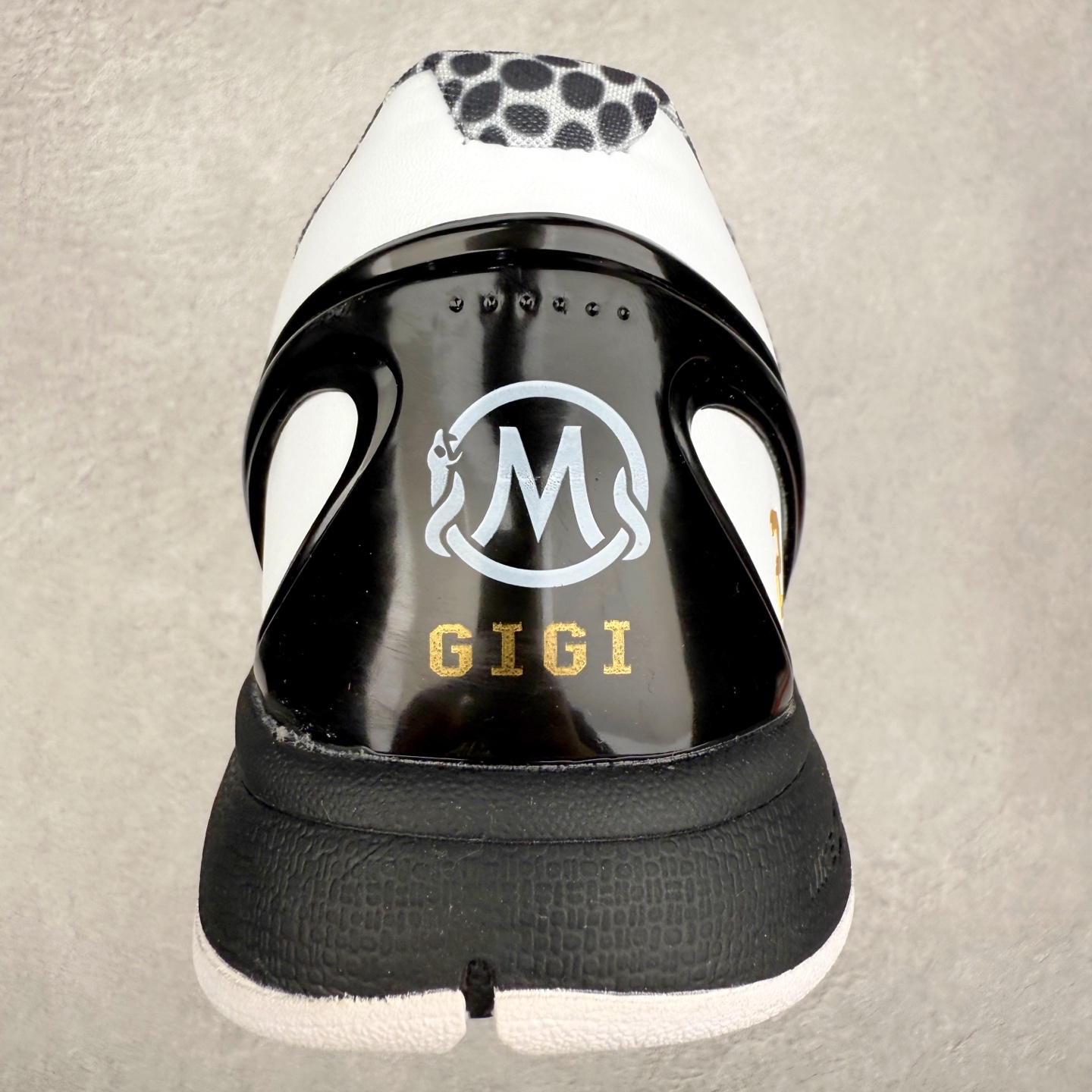 图片[8]-＃福利特价 NK Kobe 6 Protro 科比6代专业实战篮球鞋 采用了复合式的鞋面 内层为透气网面 中层加载Fly wire科技 而外层则用聚氨酯岛状结构塑造出非常逼真的蛇麟纹路 多层的鞋面结构带来了更好的透气性和更有针对性的保护 加入了双层记忆海绵鞋垫 可根据球员脚形自动调节以提高合脚度 使脚感更加柔软舒适 赋予球员非一般的球场舒适感受 实拍调校N版已经零色差零失真 百分百还原实物色彩所见即所得 不存在货不对板色差等低级问题 选购参考实物拍摄 不混卖不参货 只用心做好货严格选品 承诺混一赔十 尺码：36 36.5 37.5 38 38.5 39 40 40.5 41 42 42.5 43 44 44.5 45 46-选品中心