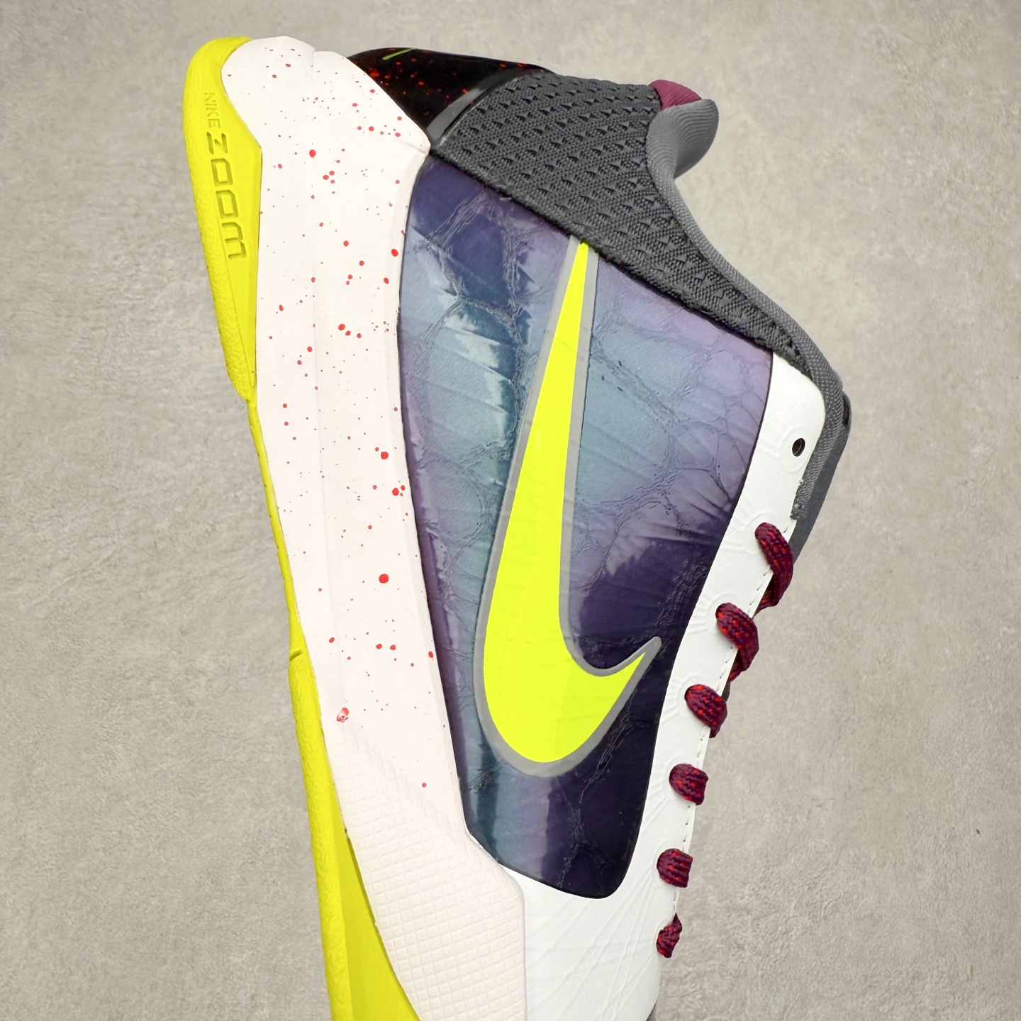 图片[6]-＃福利特价 NK Kobe 5 Protro 科比5代专业实战篮球鞋 采用了复合式的鞋面 内层为透气网面 中层加载Fly wire科技 而外层则用聚氨酯岛状结构塑造出非常逼真的蛇麟纹路 多层的鞋面结构带来了更好的透气性和更有针对性的保护 加入了双层记忆海绵鞋垫 可根据球员脚形自动调节以提高合脚度 使脚感更加柔软舒适 赋予球员非一般的球场舒适感受 实拍调校N版已经零色差零失真 百分百还原实物色彩所见即所得 不存在货不对板色差等低级问题 选购参考实物拍摄 不混卖不参货 只用心做好货严格选品 承诺混一赔十 尺码：36 36.5 37.5 38 38.5 39 40 40.5 41 42 42.5 43 44 44.5 45 46-选品中心