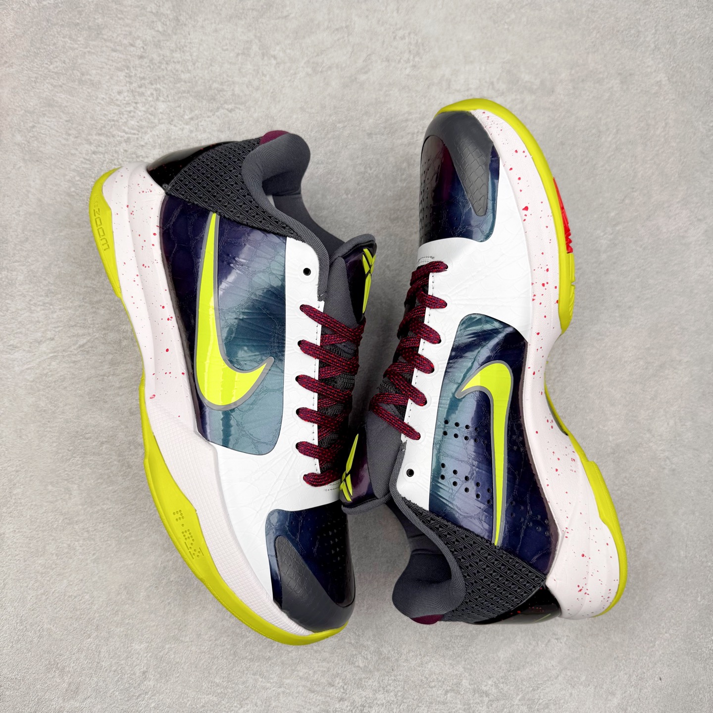 图片[3]-＃福利特价 NK Kobe 5 Protro 科比5代专业实战篮球鞋 采用了复合式的鞋面 内层为透气网面 中层加载Fly wire科技 而外层则用聚氨酯岛状结构塑造出非常逼真的蛇麟纹路 多层的鞋面结构带来了更好的透气性和更有针对性的保护 加入了双层记忆海绵鞋垫 可根据球员脚形自动调节以提高合脚度 使脚感更加柔软舒适 赋予球员非一般的球场舒适感受 实拍调校N版已经零色差零失真 百分百还原实物色彩所见即所得 不存在货不对板色差等低级问题 选购参考实物拍摄 不混卖不参货 只用心做好货严格选品 承诺混一赔十 尺码：36 36.5 37.5 38 38.5 39 40 40.5 41 42 42.5 43 44 44.5 45 46-选品中心