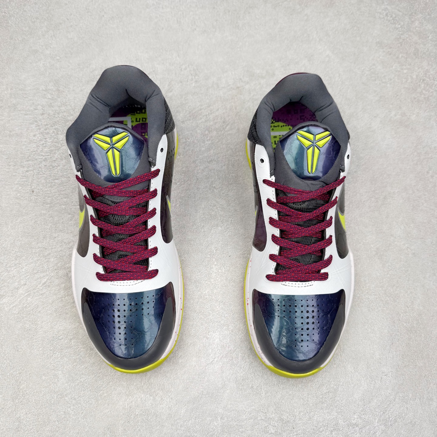 图片[2]-＃福利特价 NK Kobe 5 Protro 科比5代专业实战篮球鞋 采用了复合式的鞋面 内层为透气网面 中层加载Fly wire科技 而外层则用聚氨酯岛状结构塑造出非常逼真的蛇麟纹路 多层的鞋面结构带来了更好的透气性和更有针对性的保护 加入了双层记忆海绵鞋垫 可根据球员脚形自动调节以提高合脚度 使脚感更加柔软舒适 赋予球员非一般的球场舒适感受 实拍调校N版已经零色差零失真 百分百还原实物色彩所见即所得 不存在货不对板色差等低级问题 选购参考实物拍摄 不混卖不参货 只用心做好货严格选品 承诺混一赔十 尺码：36 36.5 37.5 38 38.5 39 40 40.5 41 42 42.5 43 44 44.5 45 46-选品中心