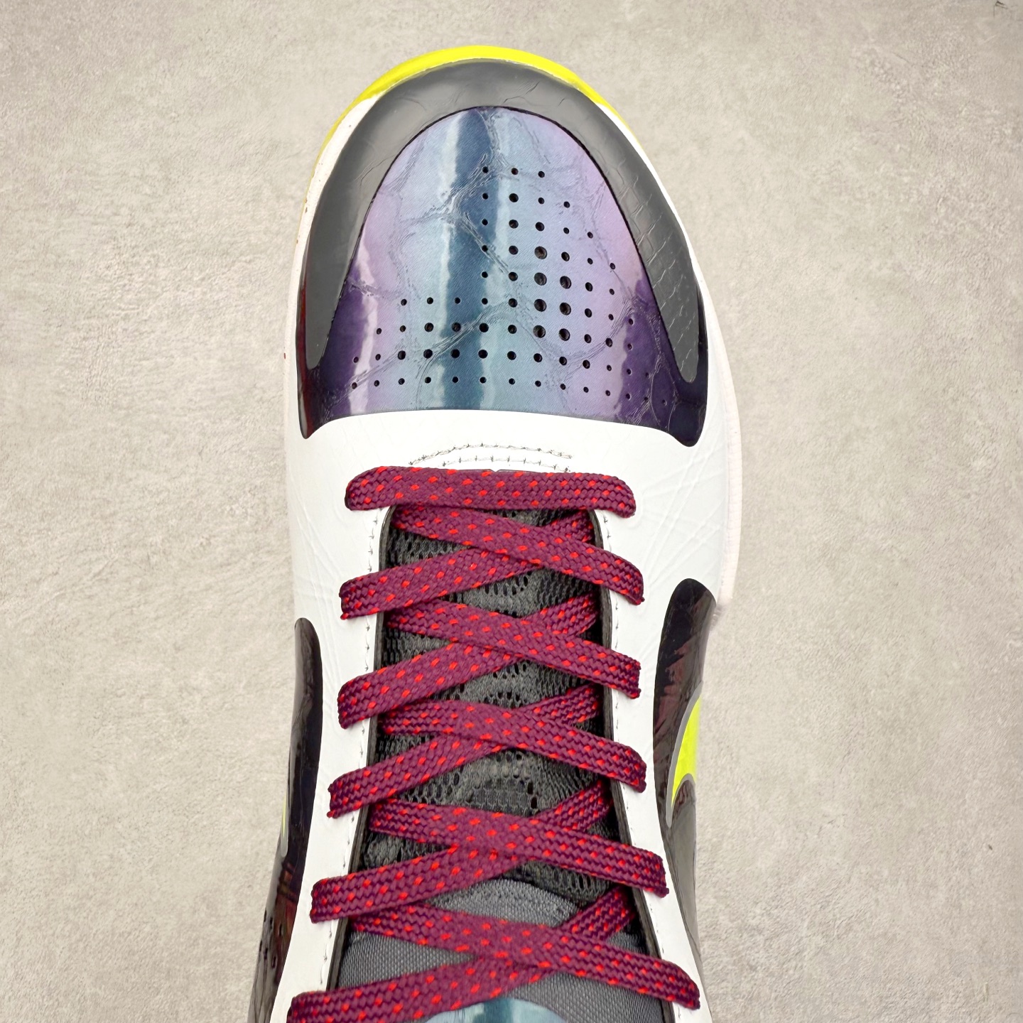 图片[4]-＃福利特价 NK Kobe 5 Protro 科比5代专业实战篮球鞋 采用了复合式的鞋面 内层为透气网面 中层加载Fly wire科技 而外层则用聚氨酯岛状结构塑造出非常逼真的蛇麟纹路 多层的鞋面结构带来了更好的透气性和更有针对性的保护 加入了双层记忆海绵鞋垫 可根据球员脚形自动调节以提高合脚度 使脚感更加柔软舒适 赋予球员非一般的球场舒适感受 实拍调校N版已经零色差零失真 百分百还原实物色彩所见即所得 不存在货不对板色差等低级问题 选购参考实物拍摄 不混卖不参货 只用心做好货严格选品 承诺混一赔十 尺码：36 36.5 37.5 38 38.5 39 40 40.5 41 42 42.5 43 44 44.5 45 46-选品中心