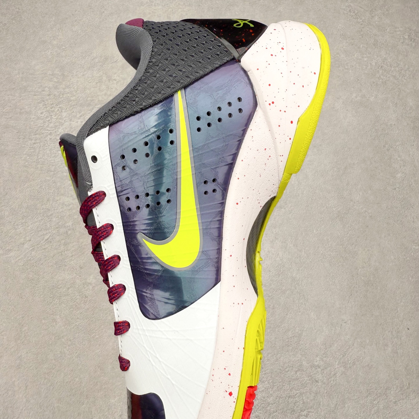 图片[7]-＃福利特价 NK Kobe 5 Protro 科比5代专业实战篮球鞋 采用了复合式的鞋面 内层为透气网面 中层加载Fly wire科技 而外层则用聚氨酯岛状结构塑造出非常逼真的蛇麟纹路 多层的鞋面结构带来了更好的透气性和更有针对性的保护 加入了双层记忆海绵鞋垫 可根据球员脚形自动调节以提高合脚度 使脚感更加柔软舒适 赋予球员非一般的球场舒适感受 实拍调校N版已经零色差零失真 百分百还原实物色彩所见即所得 不存在货不对板色差等低级问题 选购参考实物拍摄 不混卖不参货 只用心做好货严格选品 承诺混一赔十 尺码：36 36.5 37.5 38 38.5 39 40 40.5 41 42 42.5 43 44 44.5 45 46-选品中心