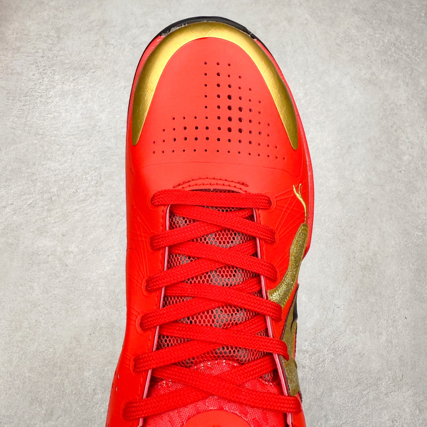 图片[4]-＃福利特价 NK Kobe 5 Protro 科比5代专业实战篮球鞋 采用了复合式的鞋面 内层为透气网面 中层加载Fly wire科技 而外层则用聚氨酯岛状结构塑造出非常逼真的蛇麟纹路 多层的鞋面结构带来了更好的透气性和更有针对性的保护 加入了双层记忆海绵鞋垫 可根据球员脚形自动调节以提高合脚度 使脚感更加柔软舒适 赋予球员非一般的球场舒适感受 实拍调校N版已经零色差零失真 百分百还原实物色彩所见即所得 不存在货不对板色差等低级问题 选购参考实物拍摄 不混卖不参货 只用心做好货严格选品 承诺混一赔十 尺码：36 36.5 37.5 38 38.5 39 40 40.5 41 42 42.5 43 44 44.5 45 46-选品中心