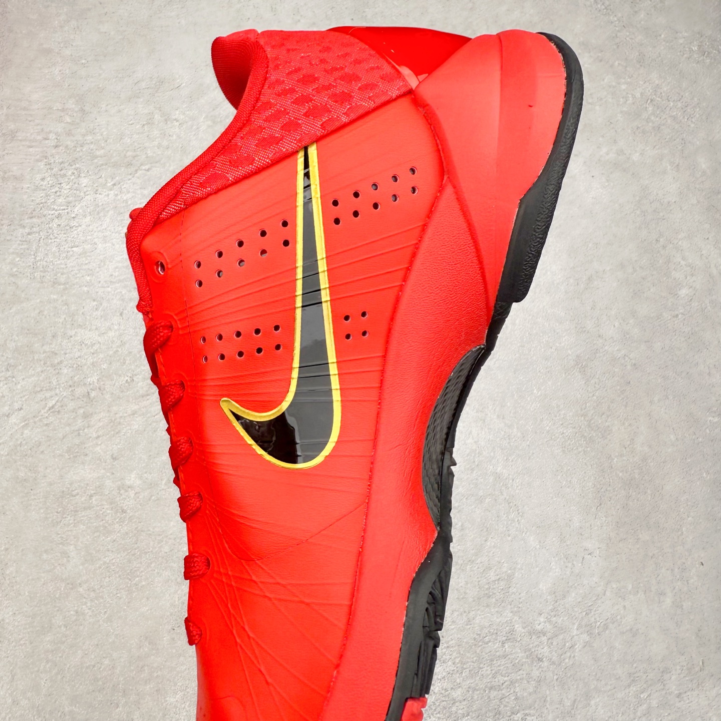 图片[7]-＃福利特价 NK Kobe 5 Protro 科比5代专业实战篮球鞋 采用了复合式的鞋面 内层为透气网面 中层加载Fly wire科技 而外层则用聚氨酯岛状结构塑造出非常逼真的蛇麟纹路 多层的鞋面结构带来了更好的透气性和更有针对性的保护 加入了双层记忆海绵鞋垫 可根据球员脚形自动调节以提高合脚度 使脚感更加柔软舒适 赋予球员非一般的球场舒适感受 实拍调校N版已经零色差零失真 百分百还原实物色彩所见即所得 不存在货不对板色差等低级问题 选购参考实物拍摄 不混卖不参货 只用心做好货严格选品 承诺混一赔十 尺码：36 36.5 37.5 38 38.5 39 40 40.5 41 42 42.5 43 44 44.5 45 46-选品中心