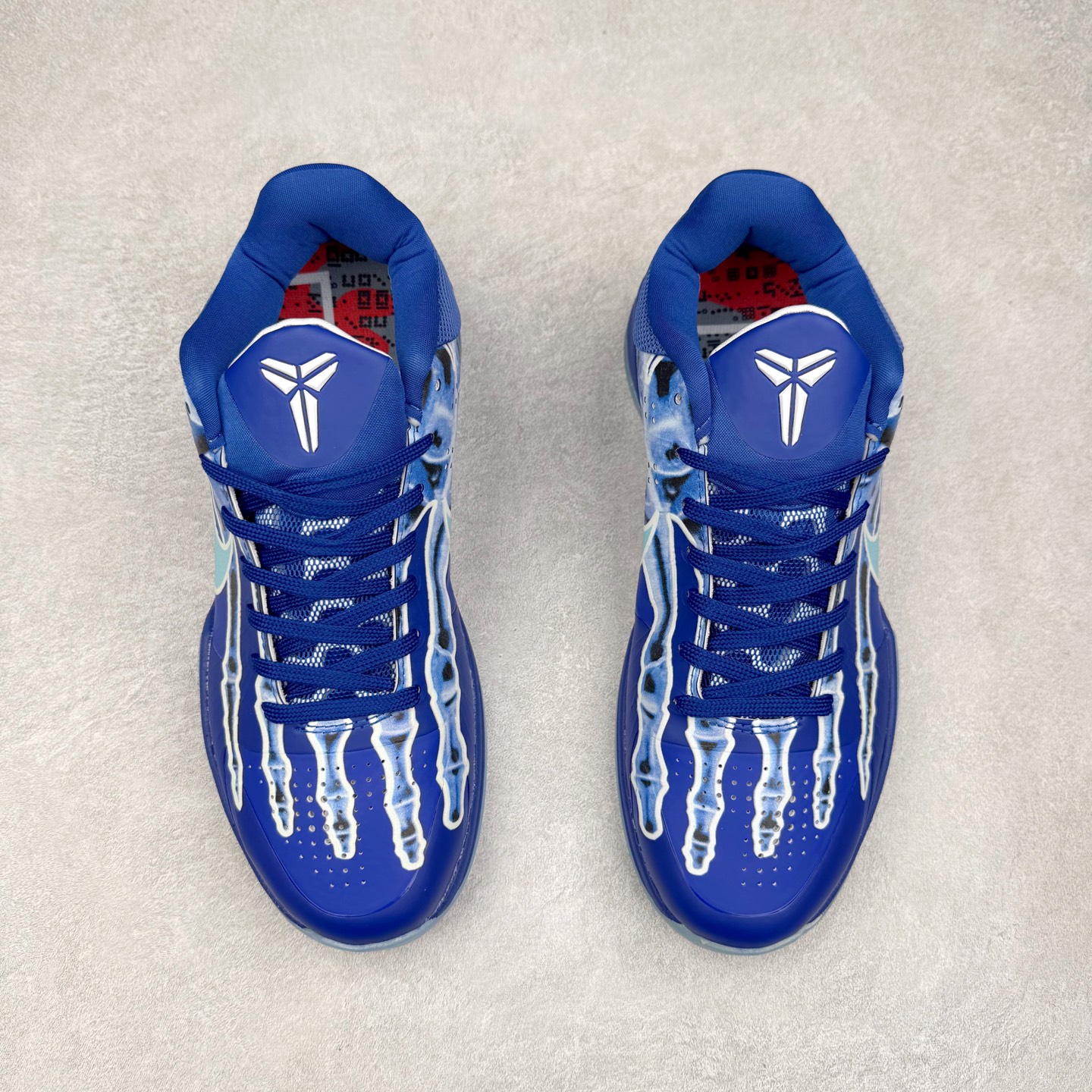 图片[2]-＃福利特价 NK Kobe 5 Protro 科比5代专业实战篮球鞋 采用了复合式的鞋面 内层为透气网面 中层加载Fly wire科技 而外层则用聚氨酯岛状结构塑造出非常逼真的蛇麟纹路 多层的鞋面结构带来了更好的透气性和更有针对性的保护 加入了双层记忆海绵鞋垫 可根据球员脚形自动调节以提高合脚度 使脚感更加柔软舒适 赋予球员非一般的球场舒适感受 实拍调校N版已经零色差零失真 百分百还原实物色彩所见即所得 不存在货不对板色差等低级问题 选购参考实物拍摄 不混卖不参货 只用心做好货严格选品 承诺混一赔十 尺码：36 36.5 37.5 38 38.5 39 40 40.5 41 42 42.5 43 44 44.5 45 46-选品中心