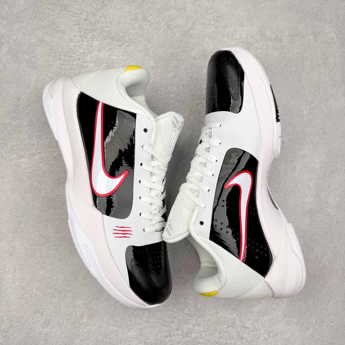 图片[3]-＃福利特价 NK Kobe 5 Protro 科比5代专业实战篮球鞋 采用了复合式的鞋面 内层为透气网面 中层加载Fly wire科技 而外层则用聚氨酯岛状结构塑造出非常逼真的蛇麟纹路 多层的鞋面结构带来了更好的透气性和更有针对性的保护 加入了双层记忆海绵鞋垫 可根据球员脚形自动调节以提高合脚度 使脚感更加柔软舒适 赋予球员非一般的球场舒适感受 实拍调校N版已经零色差零失真 百分百还原实物色彩所见即所得 不存在货不对板色差等低级问题 选购参考实物拍摄 不混卖不参货 只用心做好货严格选品 承诺混一赔十 尺码：36 36.5 37.5 38 38.5 39 40 40.5 41 42 42.5 43 44 44.5 45 46-选品中心