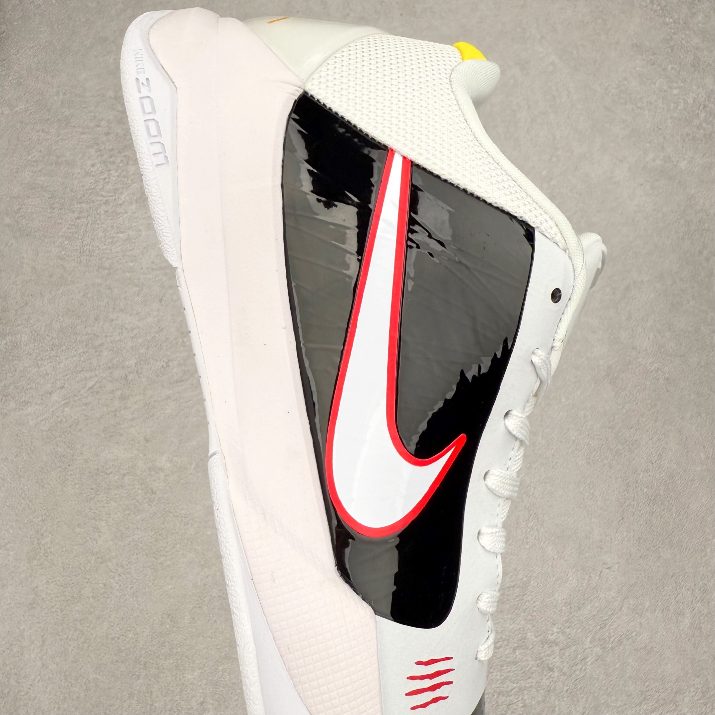 图片[6]-＃福利特价 NK Kobe 5 Protro 科比5代专业实战篮球鞋 采用了复合式的鞋面 内层为透气网面 中层加载Fly wire科技 而外层则用聚氨酯岛状结构塑造出非常逼真的蛇麟纹路 多层的鞋面结构带来了更好的透气性和更有针对性的保护 加入了双层记忆海绵鞋垫 可根据球员脚形自动调节以提高合脚度 使脚感更加柔软舒适 赋予球员非一般的球场舒适感受 实拍调校N版已经零色差零失真 百分百还原实物色彩所见即所得 不存在货不对板色差等低级问题 选购参考实物拍摄 不混卖不参货 只用心做好货严格选品 承诺混一赔十 尺码：36 36.5 37.5 38 38.5 39 40 40.5 41 42 42.5 43 44 44.5 45 46-选品中心