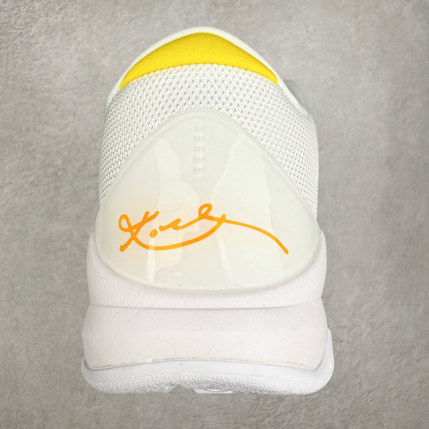 图片[8]-＃福利特价 NK Kobe 5 Protro 科比5代专业实战篮球鞋 采用了复合式的鞋面 内层为透气网面 中层加载Fly wire科技 而外层则用聚氨酯岛状结构塑造出非常逼真的蛇麟纹路 多层的鞋面结构带来了更好的透气性和更有针对性的保护 加入了双层记忆海绵鞋垫 可根据球员脚形自动调节以提高合脚度 使脚感更加柔软舒适 赋予球员非一般的球场舒适感受 实拍调校N版已经零色差零失真 百分百还原实物色彩所见即所得 不存在货不对板色差等低级问题 选购参考实物拍摄 不混卖不参货 只用心做好货严格选品 承诺混一赔十 尺码：36 36.5 37.5 38 38.5 39 40 40.5 41 42 42.5 43 44 44.5 45 46-选品中心