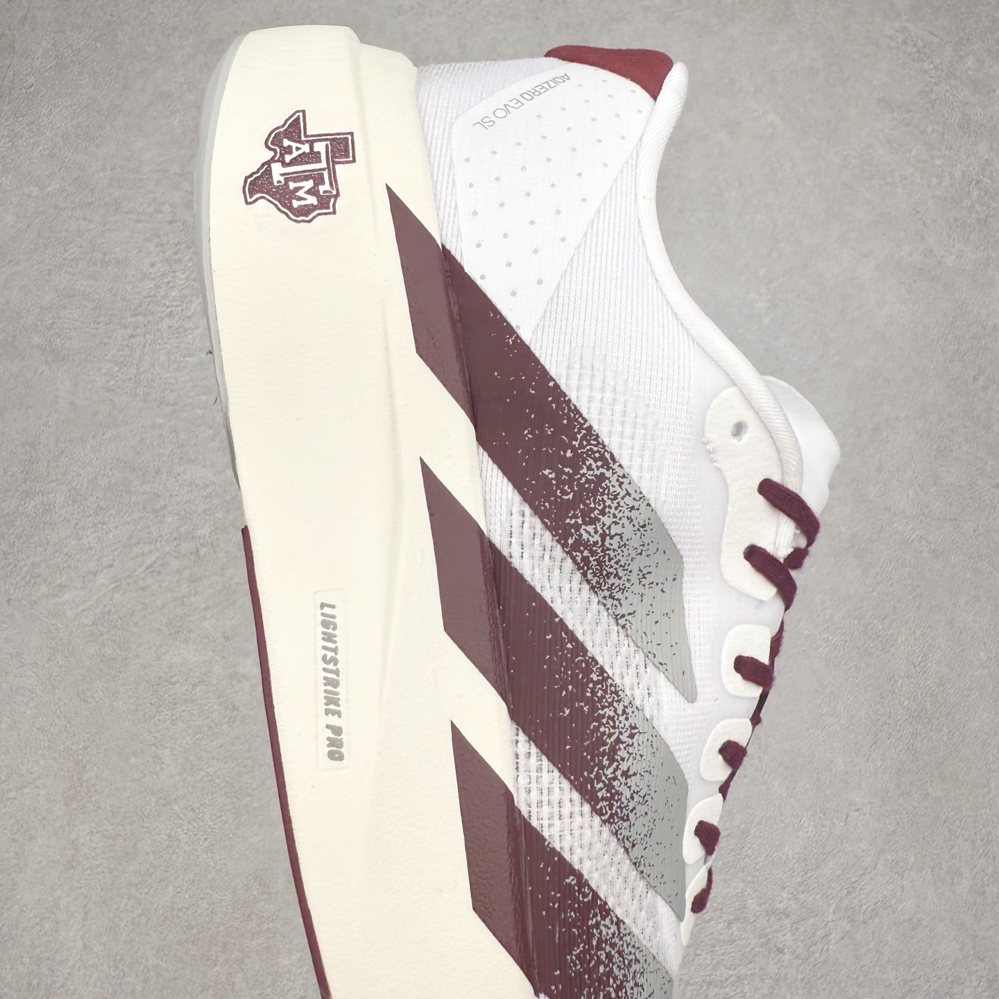 图片[6]-AD Adizero EVO SL 马拉松竞速专业跑鞋 JQ4566 CELERMESH针织网面非常轻薄 纤维间的缝隙很大 可以保证跑步时的透气、排汗效果 鞋舌直接与两侧的内衬和鞋底连接在一起 在跑步过程中不会被鞋舌的左右移动所困扰 在标准鞋带孔的基础上再拓宽一组鞋带孔 适合不同脚型的需求 突破性 EnergyRods 技术，有助于跑者实现更好的成绩 中底独特的LIGHTSTRIKE PRO泡棉材质 微弹感觉在跑步过程中给予了良好的支撑体验 对于顶级精英和高水平进阶跑者来说 ADIOS PRO是一双值得信赖的竞速比赛用鞋 尺码：36 36.5 37.5 38 38.5 39 40 40.5 41 42 42.5 43 44 44.5 45-选品中心