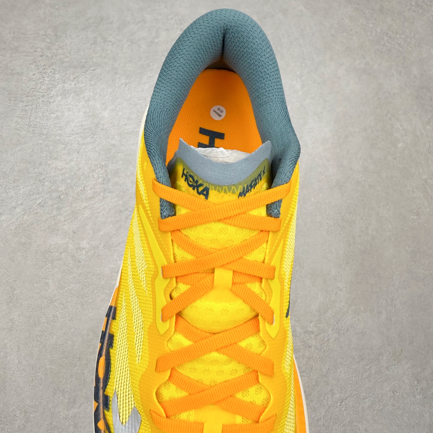 图片[5]-HOKA ONE ONE Mafate X 舒适轻盈低帮休闲越野跑步鞋 HOKA ONE ONE是来自美国的跑步鞋知名品牌，创立于2009年，始终致力于为所有跑者提供更新、更好的跑步装备。相比常规跑鞋，HOKA ONE ONE特别研发使用性能独特的几何形跑鞋中底，此种鞋底更厚、更高、回弹性也更好，除了卓越的缓冲性能，它还能为各种阶段的跑者带来更具动感、更加稳定的跑步体验。HOKAONE ONE从设计之初就清楚意识到，要保证跑者步幅的均匀一致，双脚自然而然的运动至关重要。实拍调校N版已经零色差零失真 百分百还原实物色彩所见即所得 不存在货不对板色差等低级问题 选购参考实物拍摄 不混卖不参货 只用心做好货严格选品 承诺混一赔十 尺码：36 36.5 37.5 38 38.5 39 40 40.5 41 42 42.5 43 44 44.5 45-选品中心