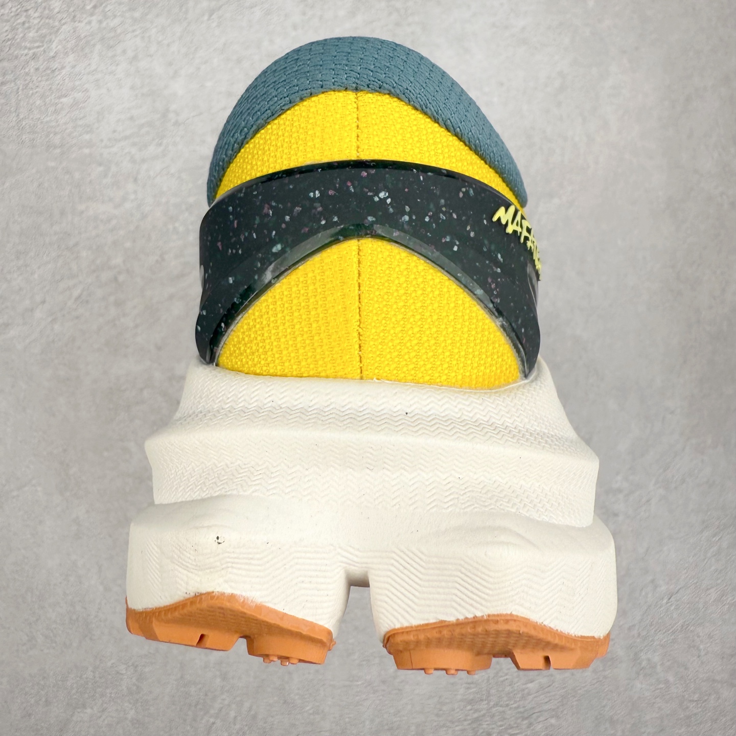 图片[8]-HOKA ONE ONE Mafate X 舒适轻盈低帮休闲越野跑步鞋 HOKA ONE ONE是来自美国的跑步鞋知名品牌，创立于2009年，始终致力于为所有跑者提供更新、更好的跑步装备。相比常规跑鞋，HOKA ONE ONE特别研发使用性能独特的几何形跑鞋中底，此种鞋底更厚、更高、回弹性也更好，除了卓越的缓冲性能，它还能为各种阶段的跑者带来更具动感、更加稳定的跑步体验。HOKAONE ONE从设计之初就清楚意识到，要保证跑者步幅的均匀一致，双脚自然而然的运动至关重要。实拍调校N版已经零色差零失真 百分百还原实物色彩所见即所得 不存在货不对板色差等低级问题 选购参考实物拍摄 不混卖不参货 只用心做好货严格选品 承诺混一赔十 尺码：36 36.5 37.5 38 38.5 39 40 40.5 41 42 42.5 43 44 44.5 45-选品中心