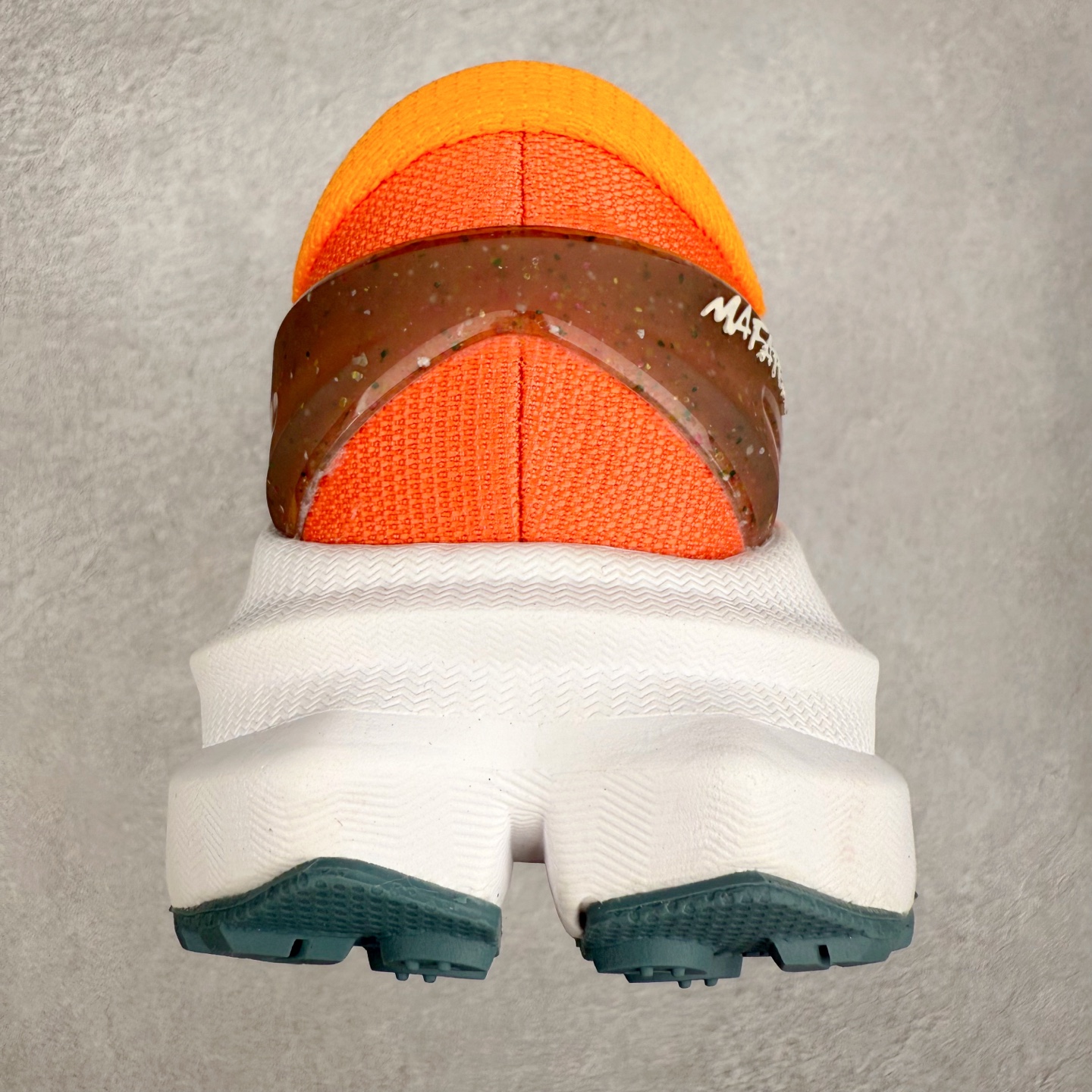 图片[8]-HOKA ONE ONE Mafate X 舒适轻盈低帮休闲越野跑步鞋 HOKA ONE ONE是来自美国的跑步鞋知名品牌，创立于2009年，始终致力于为所有跑者提供更新、更好的跑步装备。相比常规跑鞋，HOKA ONE ONE特别研发使用性能独特的几何形跑鞋中底，此种鞋底更厚、更高、回弹性也更好，除了卓越的缓冲性能，它还能为各种阶段的跑者带来更具动感、更加稳定的跑步体验。HOKAONE ONE从设计之初就清楚意识到，要保证跑者步幅的均匀一致，双脚自然而然的运动至关重要。实拍调校N版已经零色差零失真 百分百还原实物色彩所见即所得 不存在货不对板色差等低级问题 选购参考实物拍摄 不混卖不参货 只用心做好货严格选品 承诺混一赔十 尺码：36 36.5 37.5 38 38.5 39 40 40.5 41 42 42.5 43 44 44.5 45-选品中心